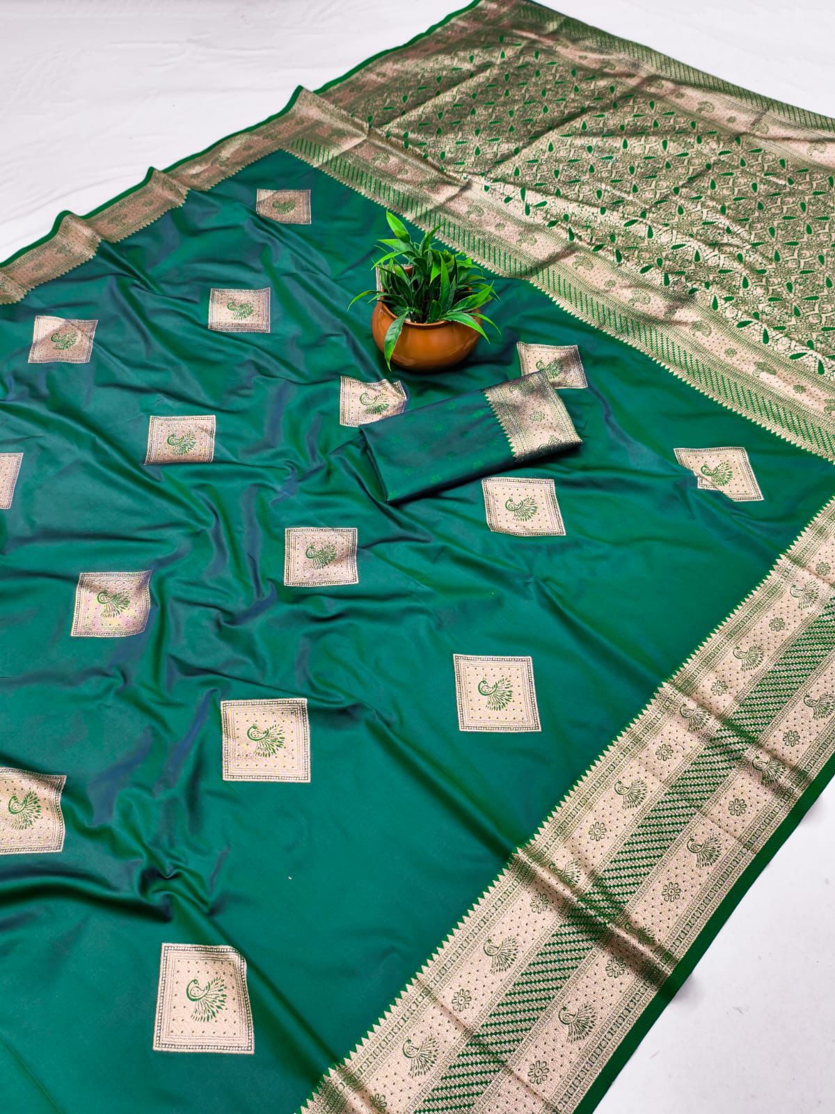 SA-7074 50/600 SOFT SILK SAREE WITH RICH PALLU AND BEAUTIFUL DAMAN WITH PEACOCK DESIGN WITH TONE TO TONE BEAUTIFUL MEENA WORK