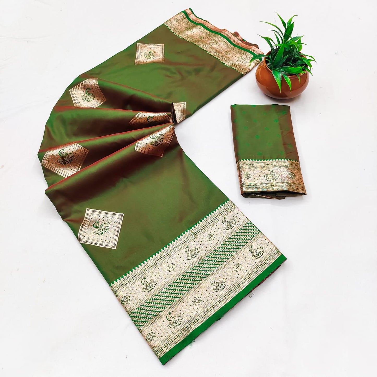 SA-7074 50/600 SOFT SILK SAREE WITH RICH PALLU AND BEAUTIFUL DAMAN WITH PEACOCK DESIGN WITH TONE TO TONE BEAUTIFUL MEENA WORK