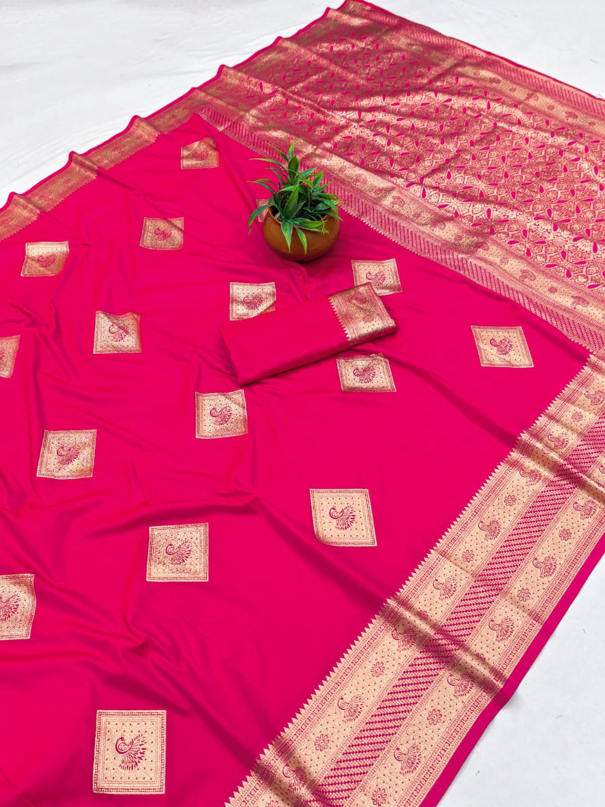 SA-7074 50/600 SOFT SILK SAREE WITH RICH PALLU AND BEAUTIFUL DAMAN WITH PEACOCK DESIGN WITH TONE TO TONE BEAUTIFUL MEENA WORK
