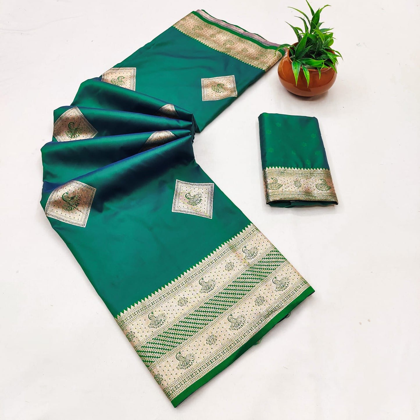 SA-7074 50/600 SOFT SILK SAREE WITH RICH PALLU AND BEAUTIFUL DAMAN WITH PEACOCK DESIGN WITH TONE TO TONE BEAUTIFUL MEENA WORK