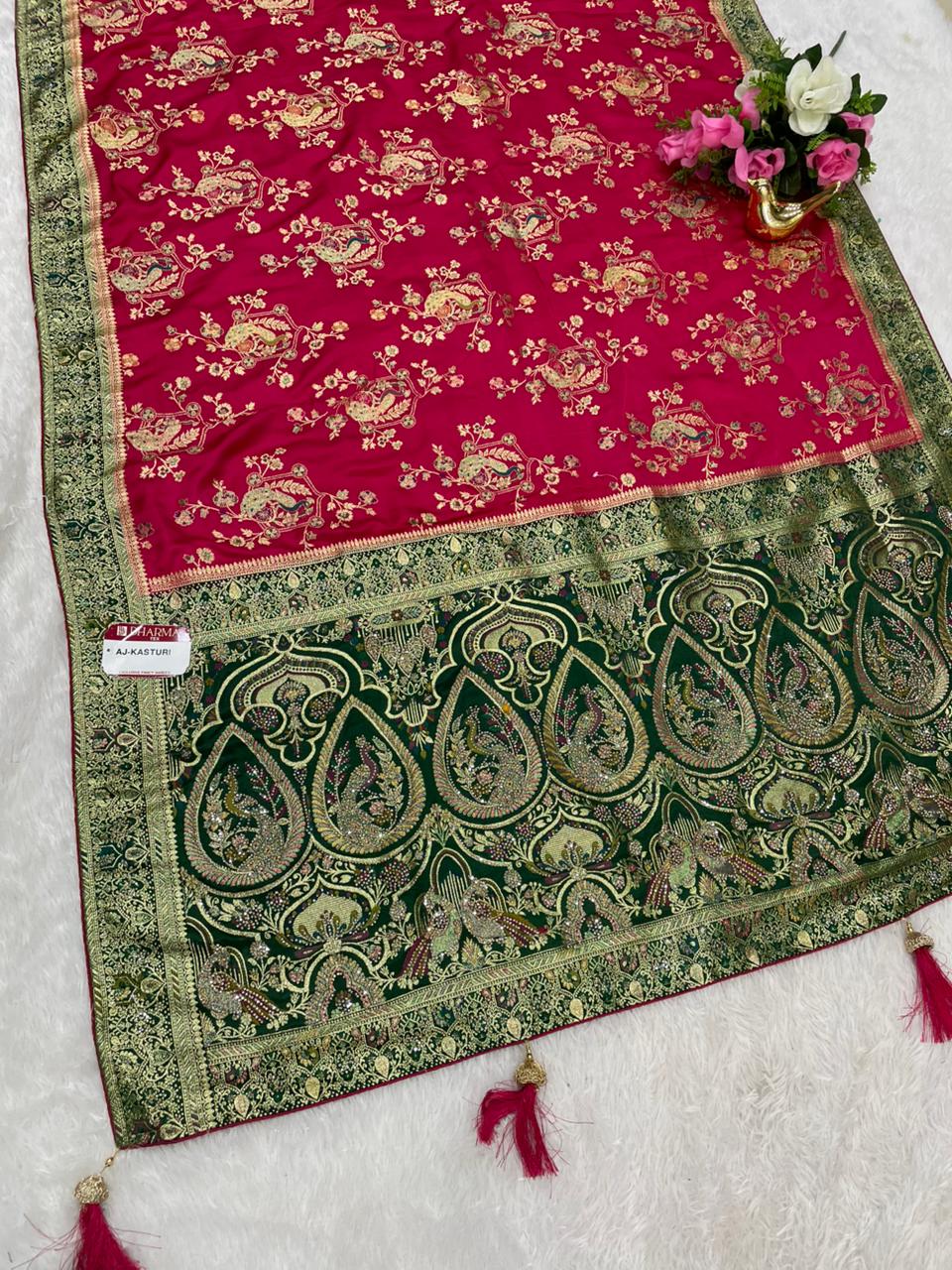 AJ-KASTURI  SATIN SILK WITH BEAUTFUL PALLU WITH HEAVY DESIGN WITH JARKAN WORK WITH MEENAKARI WORK AND LUXURIOUS TASSELS WITH CONTRAST BUTTI BLOUSE