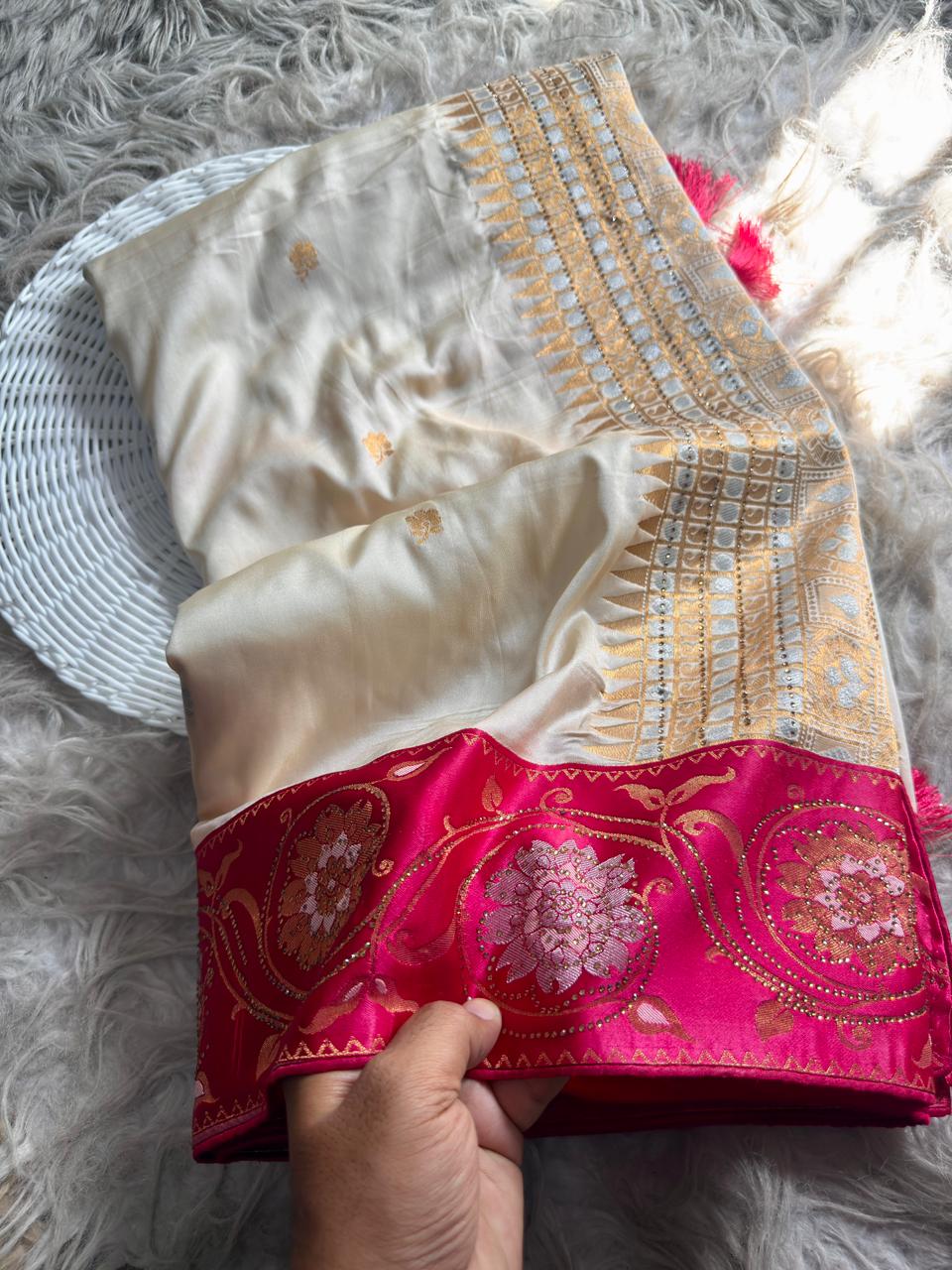 SA-7088 SOFT SILK FABRIC SAREE WITH BEAUTIFUL  RICH PALLU DESIGN WITH HEAVY SIROSKI WORK ON SAREE WITH SATIN FABRIC BORDER WITH TASSELS