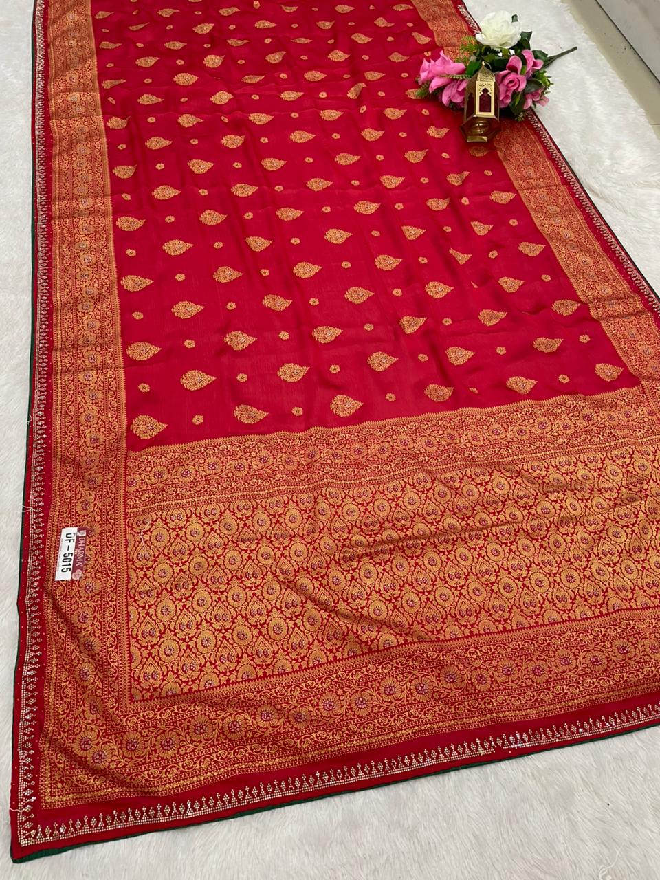 DF-5015 STAR GEORGETTE FABRIC SAREE WITH BEAUTIFUL DESIGN WITH SIROSKI BORDER WITH CONTRAST PIPING WITH PLAIN BLOUSE