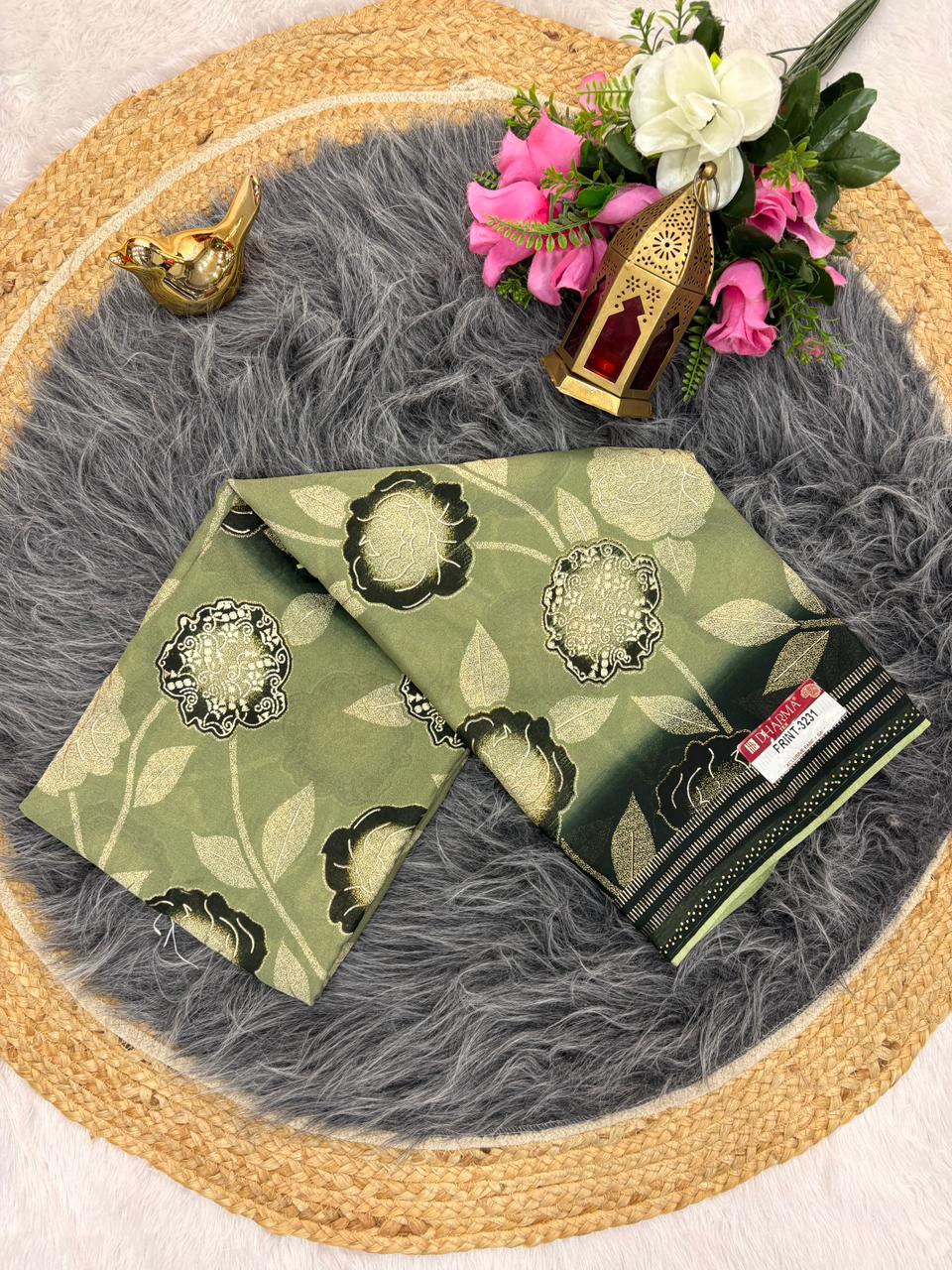 PRINT-3231 STAR GEORGETTE FABRIC SAREE WITH BEAUTIFUL PALLU WITH BEAUTIFUL FLOER PTINT ON SAREE WITH PIPING AND BLOUSE
