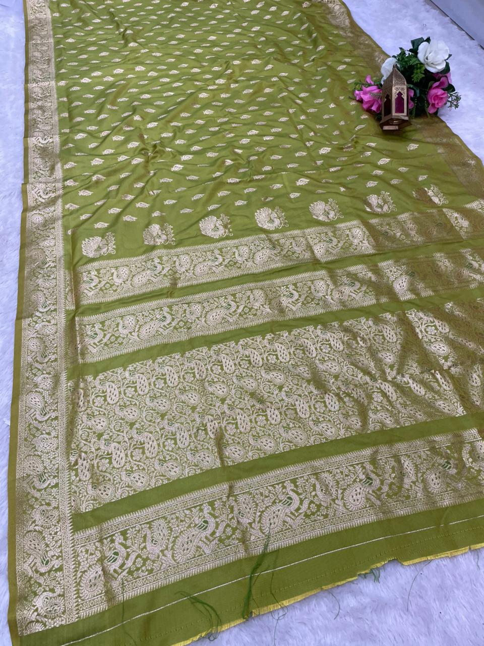AJ-MORNI SOFT SILK FABRIC SAREE WITH  BEAUTIFUL DESIGN WITH RICH PALLU DEISGN WITH PEACOCK DESIGN ON PALLU WITH BLOUSE