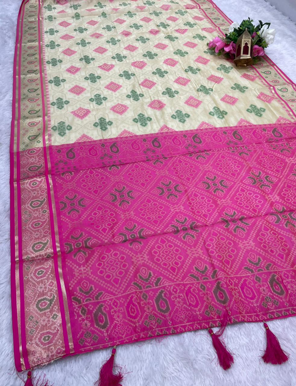 AJ-PATAN PATOLA COTTON SILK SAREE WITH PATOLA WEAVING DESIGN WITH CONTRAST PALLU AND BLOUSE WITH MEENAKARI WORK AND LUXURY TASSELS