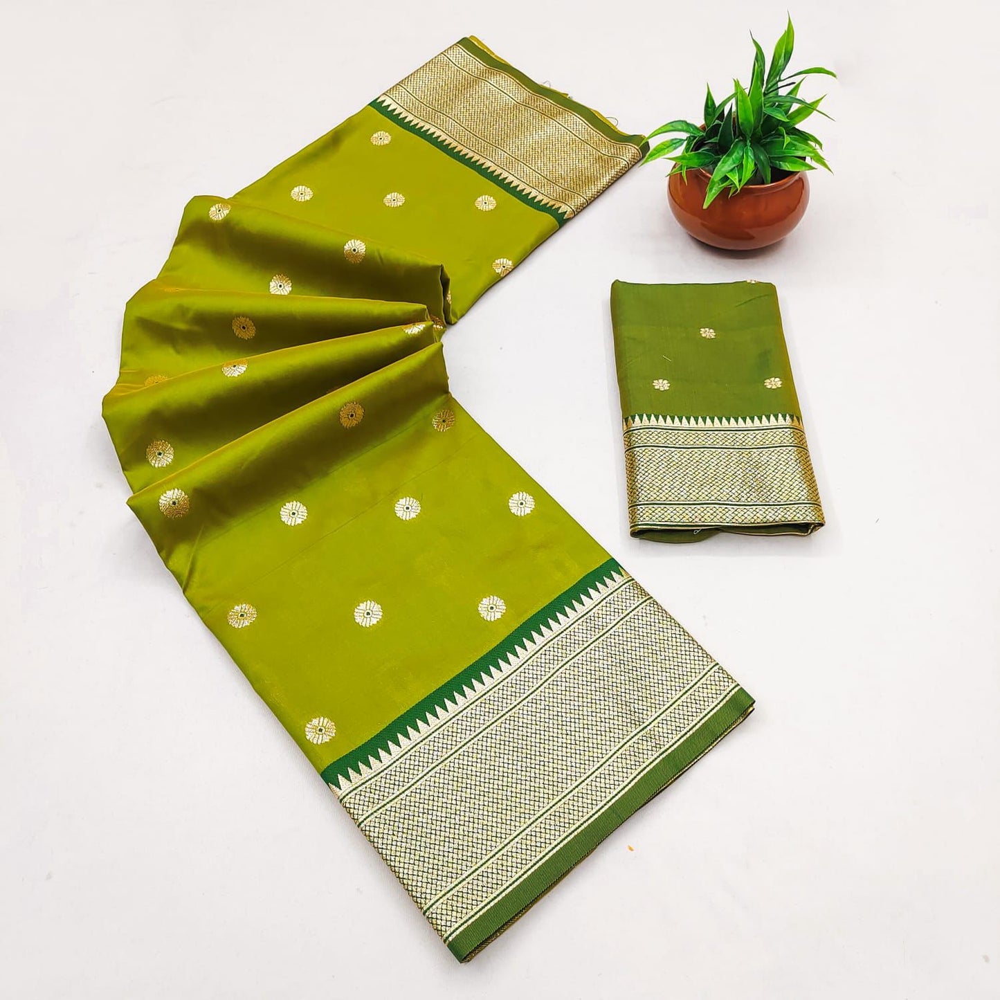 SA-7076  SOFT SILK SAREE WITH RICH PALLU DESIGN WITH BEAUTIFUL BANARASI JAREE AND CONTRAST BORDER AND PALLU WITH BUTTIDESIGN AND BUTTI BLOUSE
