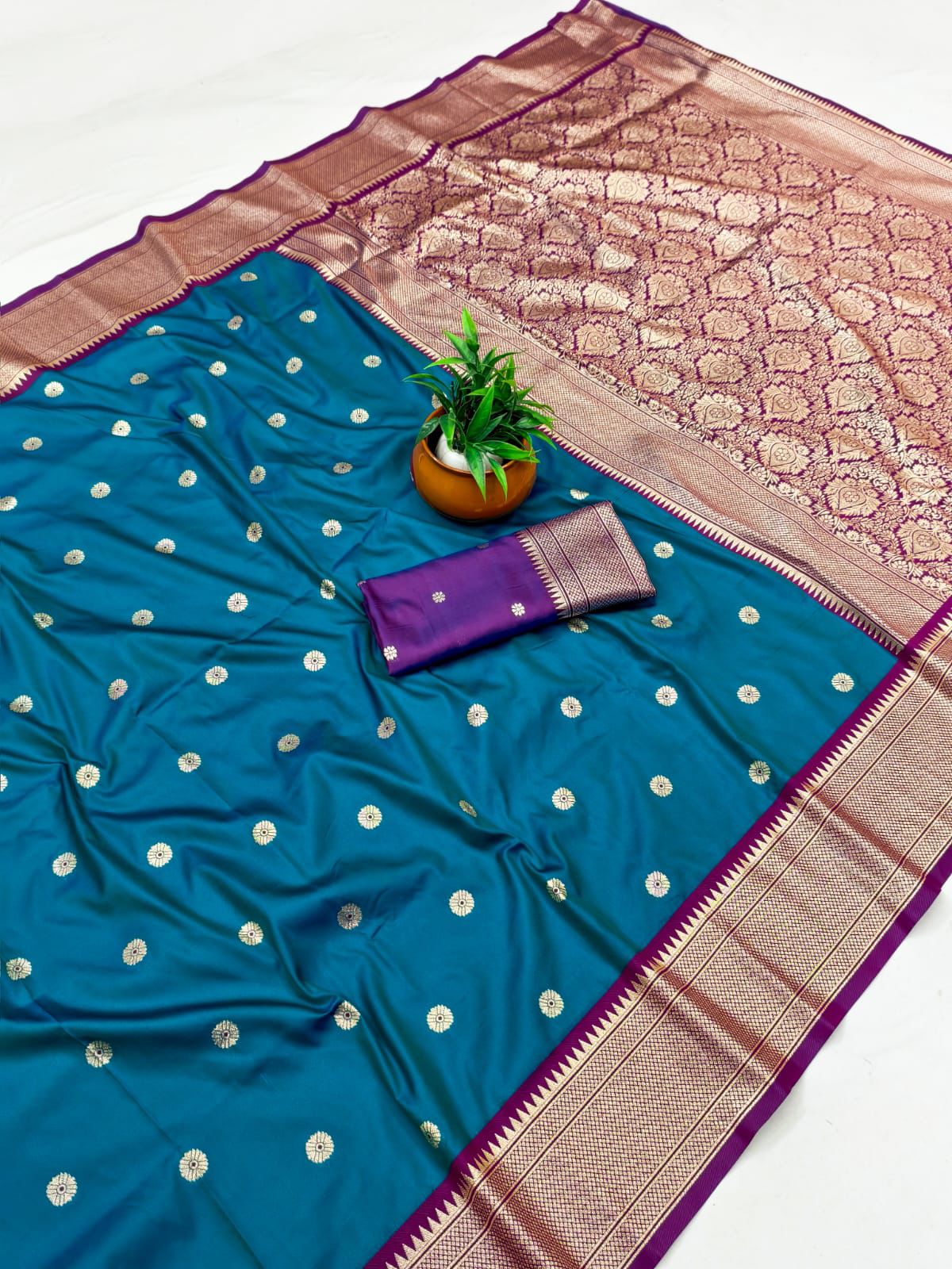 SA-7076  SOFT SILK SAREE WITH RICH PALLU DESIGN WITH BEAUTIFUL BANARASI JAREE AND CONTRAST BORDER AND PALLU WITH BUTTIDESIGN AND BUTTI BLOUSE