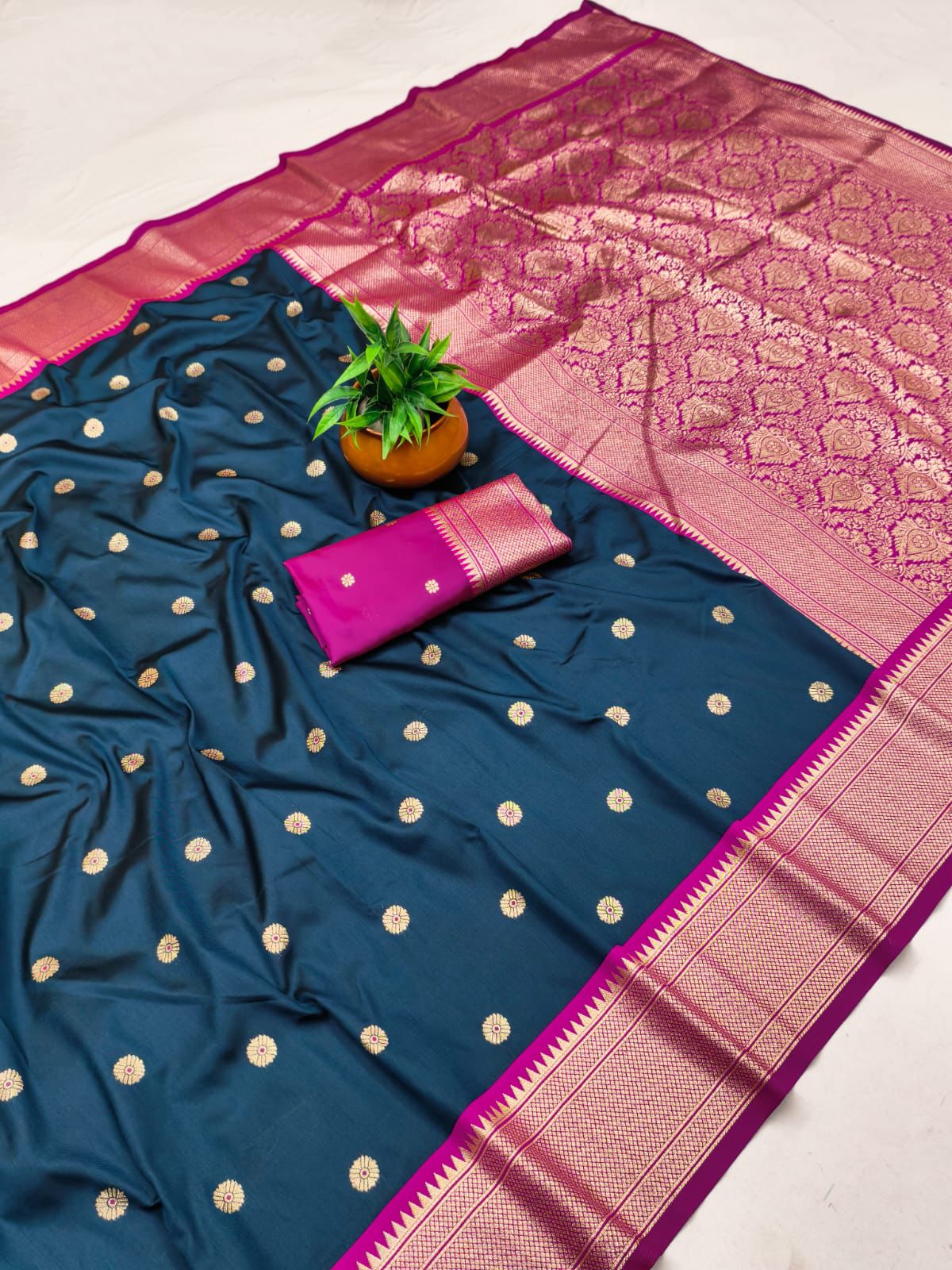 SA-7076  SOFT SILK SAREE WITH RICH PALLU DESIGN WITH BEAUTIFUL BANARASI JAREE AND CONTRAST BORDER AND PALLU WITH BUTTIDESIGN AND BUTTI BLOUSE