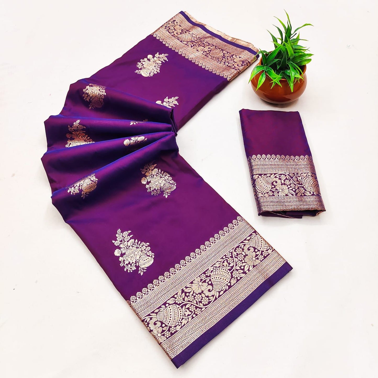 SA-7072  50/600 SOFT SILK SAREE WITH BEAUTIFUL RICH PALLU AND BEAUTIFUL DESIGN BODY WITH MATKA BORDER