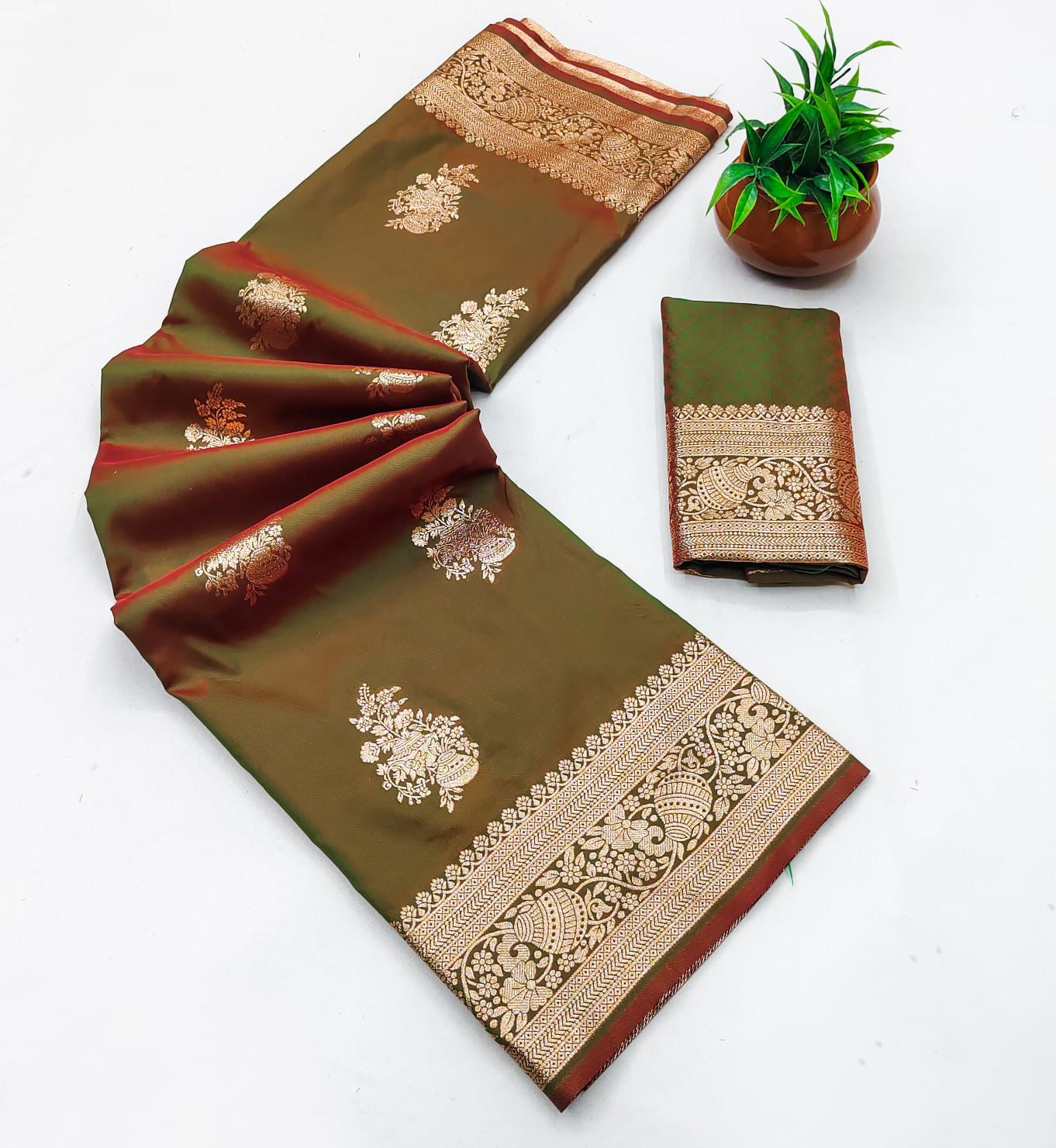 SA-7072  50/600 SOFT SILK SAREE WITH BEAUTIFUL RICH PALLU AND BEAUTIFUL DESIGN BODY WITH MATKA BORDER