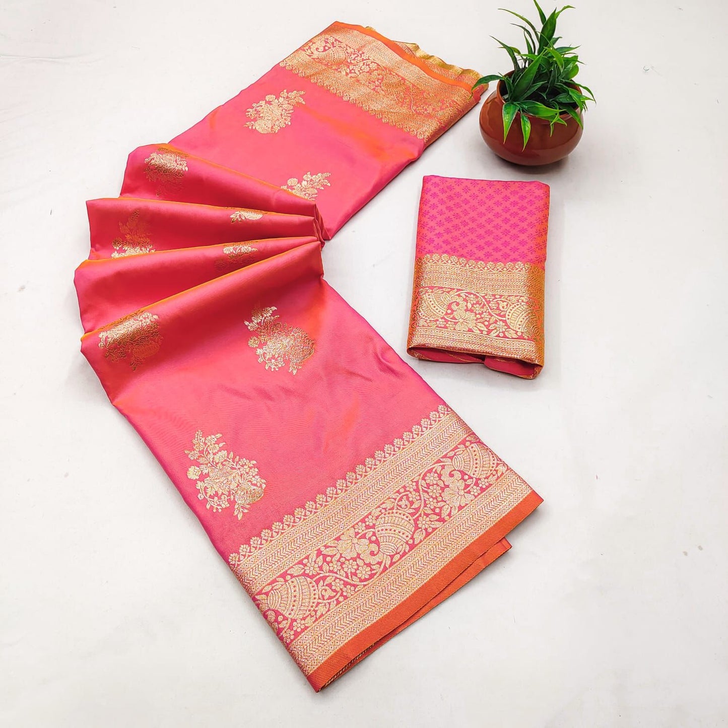 SA-7072  50/600 SOFT SILK SAREE WITH BEAUTIFUL RICH PALLU AND BEAUTIFUL DESIGN BODY WITH MATKA BORDER