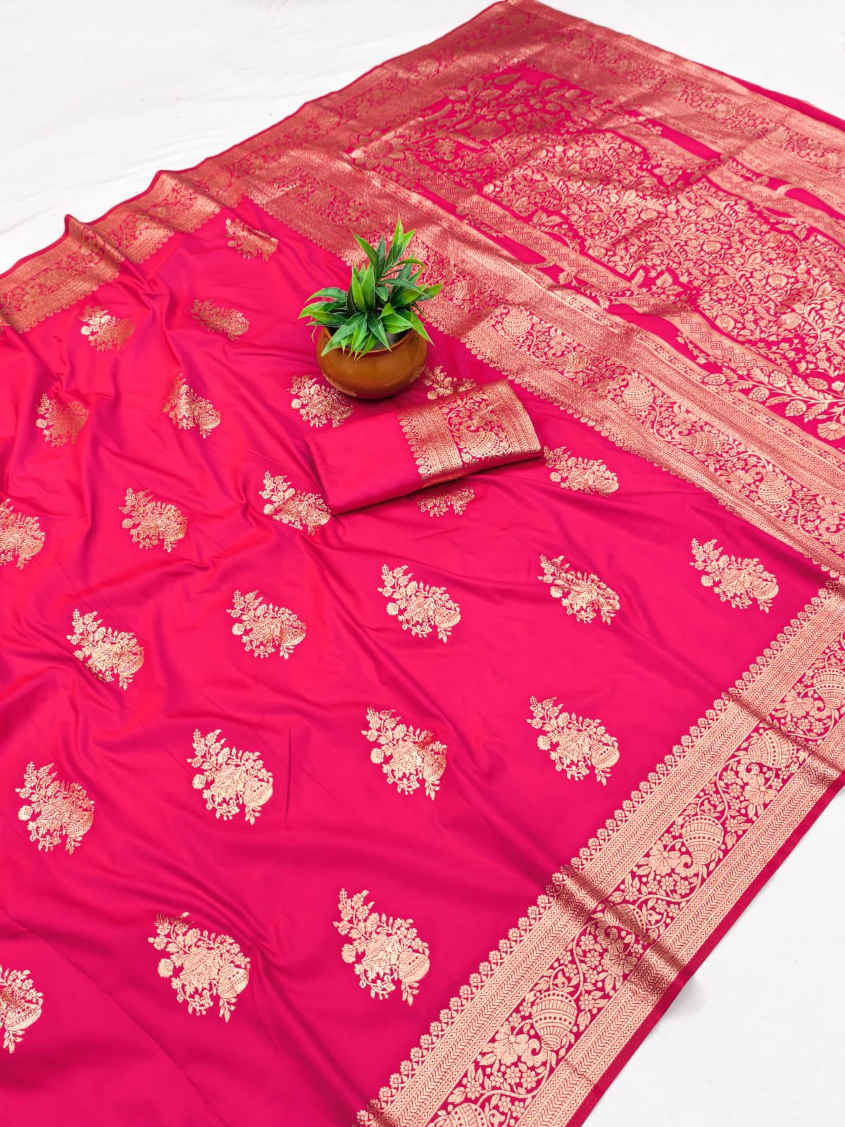 SA-7072  50/600 SOFT SILK SAREE WITH BEAUTIFUL RICH PALLU AND BEAUTIFUL DESIGN BODY WITH MATKA BORDER