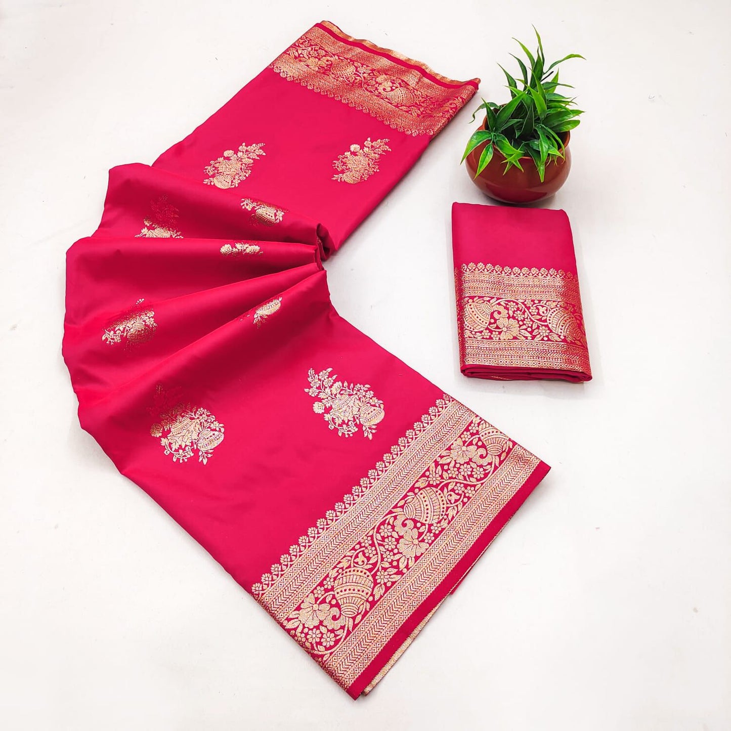 SA-7072  50/600 SOFT SILK SAREE WITH BEAUTIFUL RICH PALLU AND BEAUTIFUL DESIGN BODY WITH MATKA BORDER