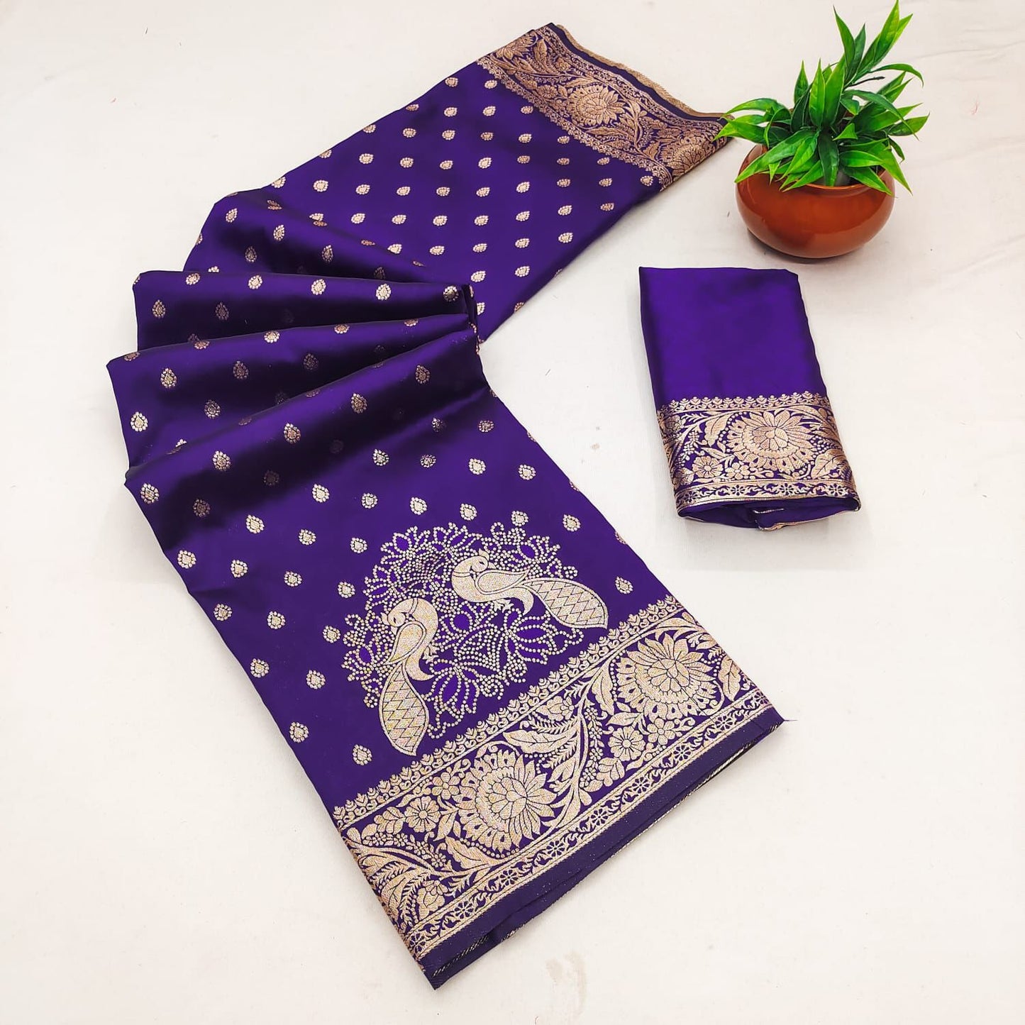 SA-7073  50/600 SOFT SILK SAREE WITH RICH PALLU AND BEAUTIFUL DAMAN PEACOCK DESIGN WITH TONE TO TONE MEENA WORK