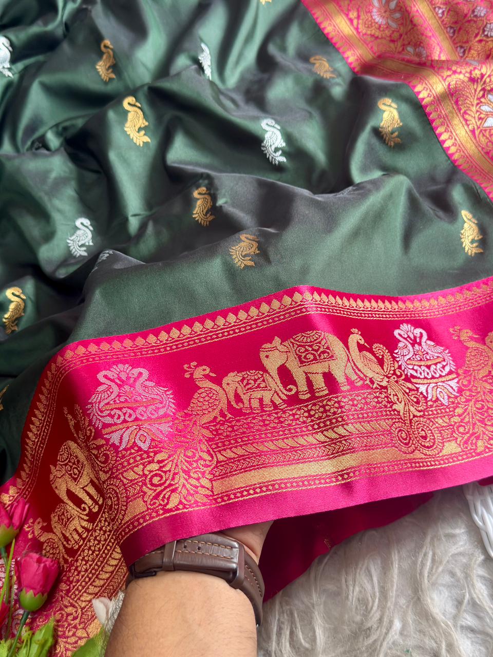 SA-7095 SOFT SILK SAREE WITH VIRAL DESIGN WITH RICH PALLU WITH DESIGN WITH BUTTA DESIGN ON  BODY WITH CONTRAST BORDER AND BLOUSE