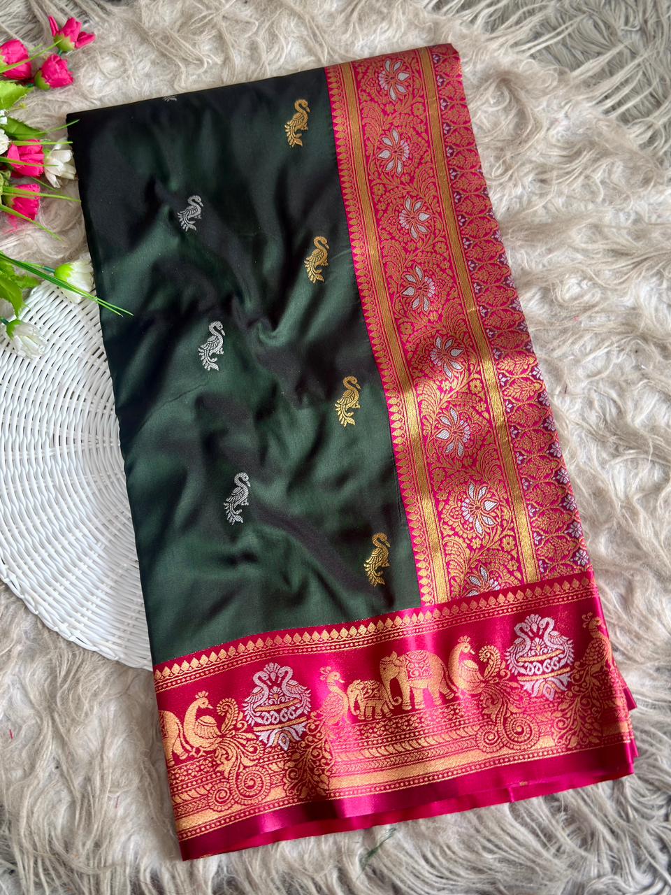 SA-7095 SOFT SILK SAREE WITH VIRAL DESIGN WITH RICH PALLU WITH DESIGN WITH BUTTA DESIGN ON  BODY WITH CONTRAST BORDER AND BLOUSE