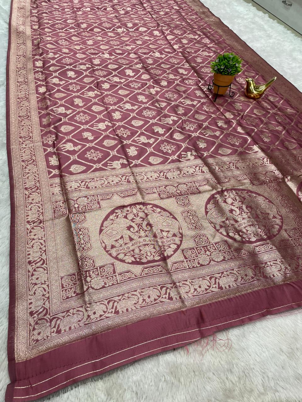 AJ-RUDRA KOTA FABRIC SAREE WITH BEAUTIFUL DESIGN WITH GAJRAJ DESIGN ON SAREE WTH GHATCHOLA DESIGN ON BODY WITH BLOUSE