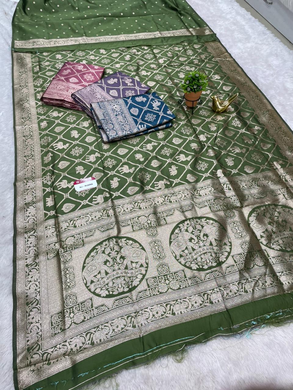 AJ-RUDRA KOTA FABRIC SAREE WITH BEAUTIFUL DESIGN WITH GAJRAJ DESIGN ON SAREE WTH GHATCHOLA DESIGN ON BODY WITH BLOUSE