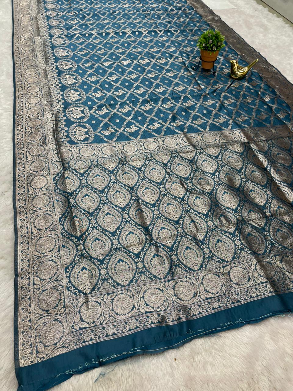 AJ-PANCHI KOTA FABRIC SAREE WITH BEAUTIFUL PALLU WITH BEAUTIFUL DESIGN WITH BUTI BLOUSE
