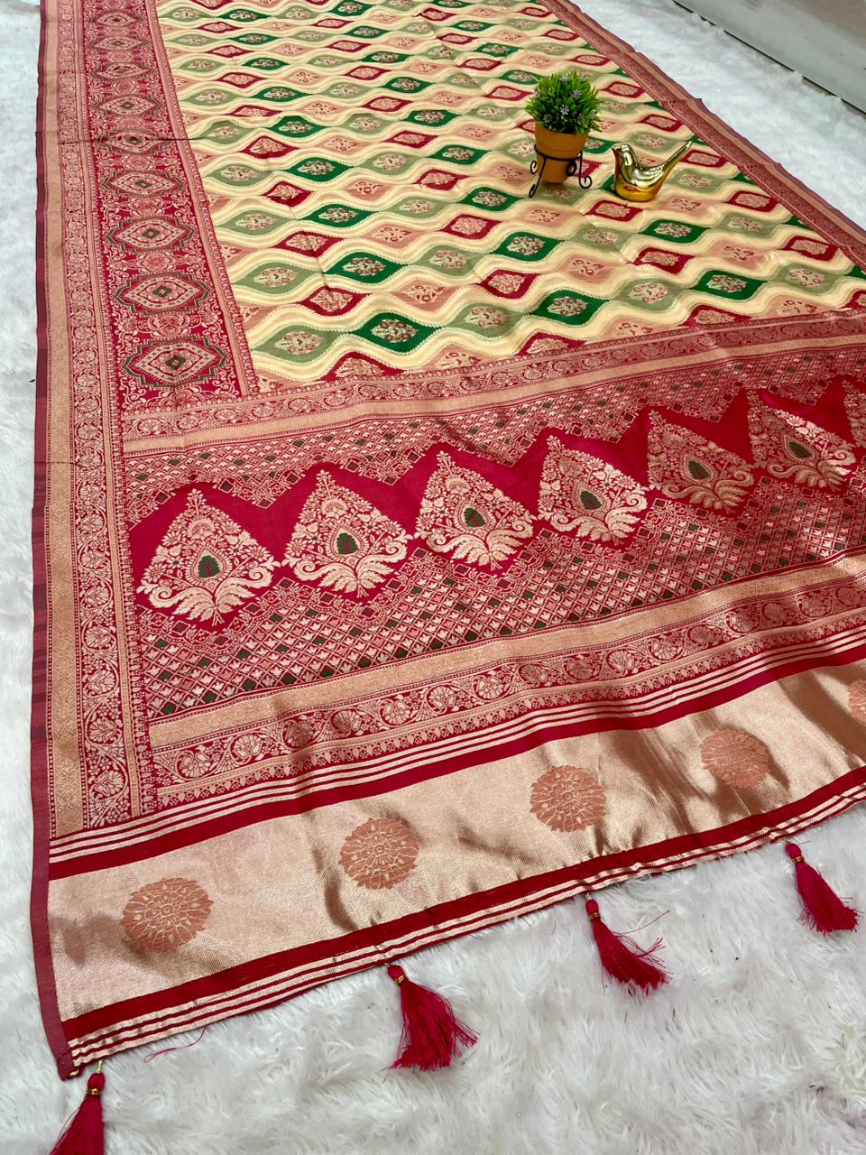 AJ-KRISHA RAPIER COTTON SAREE WITH RICH PALLU AND LAGNI WITH RANGKAT DESIGN ON BODY AJRAK TOUCHUP ON DAMAN FULL WEAVING DESIGN WITH CONTRAST BLOUSE