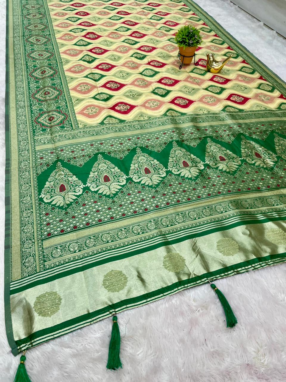 AJ-KRISHA RAPIER COTTON SAREE WITH RICH PALLU AND LAGNI WITH RANGKAT DESIGN ON BODY AJRAK TOUCHUP ON DAMAN FULL WEAVING DESIGN WITH CONTRAST BLOUSE