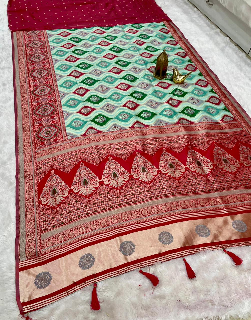 AJ-KRISHA RAPIER COTTON SAREE WITH RICH PALLU AND LAGNI WITH RANGKAT DESIGN ON BODY AJRAK TOUCHUP ON DAMAN FULL WEAVING DESIGN WITH CONTRAST BLOUSE