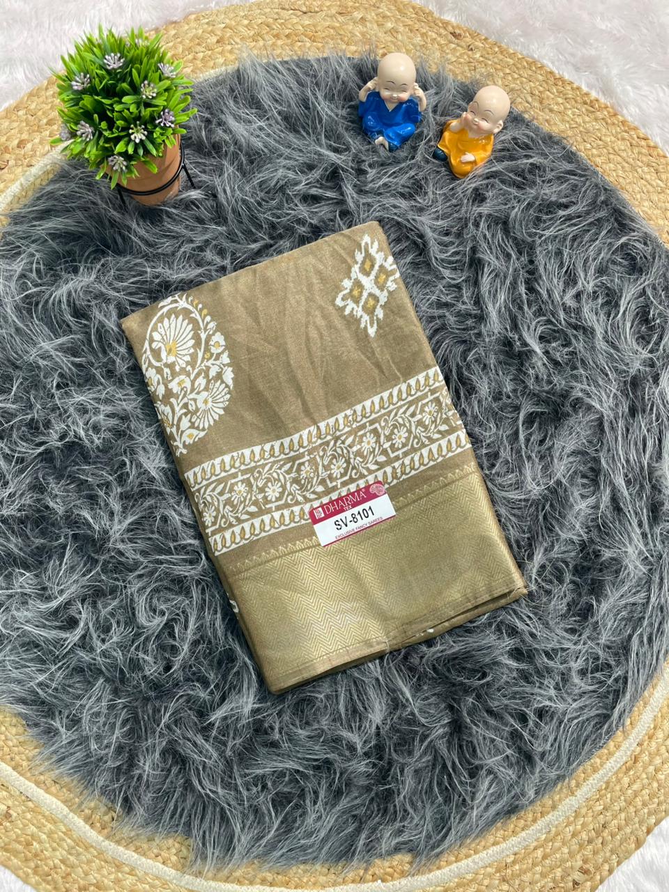 SV-8101 MAL COTTON FABRIC SAREE WITH BEAUTIFUL PALLU WITH BEAUTIFUL DESIGN ON BODY WITH BLOUSE