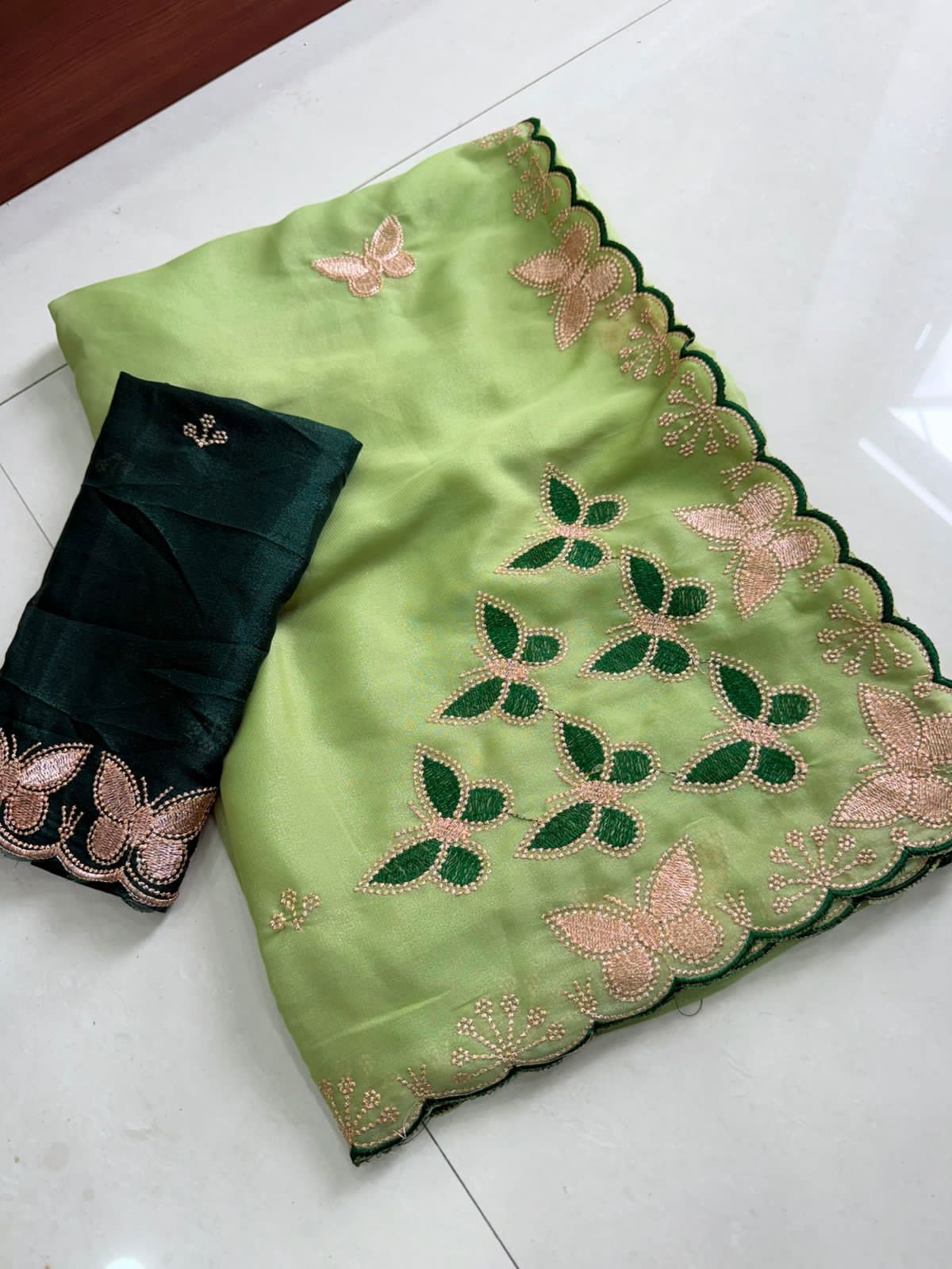 NN-2158 STAR GEORGETTE FABRIC SAREE WITH EMBROIDERY WORK WITH BEAUTIFUL DESIGN WITH CUTWORK BORDER WITH CONTRAST BUTTI BLOUSE