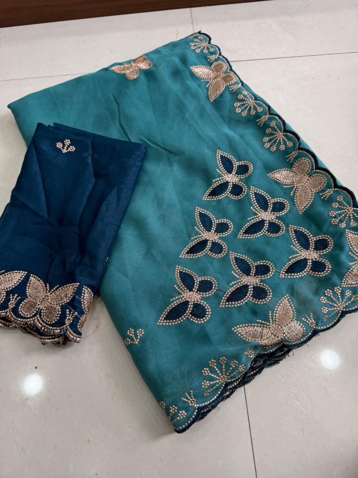 NN-2158 STAR GEORGETTE FABRIC SAREE WITH EMBROIDERY WORK WITH BEAUTIFUL DESIGN WITH CUTWORK BORDER WITH CONTRAST BUTTI BLOUSE