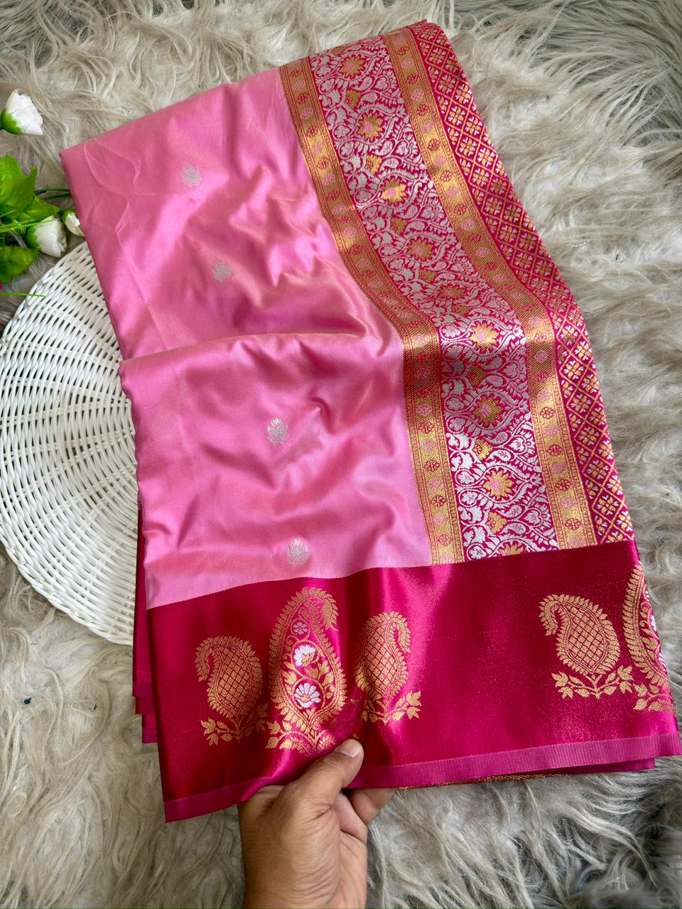 SA-7090 SOFT SILK FABRIC SAREE WITH BEAUTIFUL HEAVY DESIGN ON PALLU WITH SATIN BORDER WITH BLOUSE