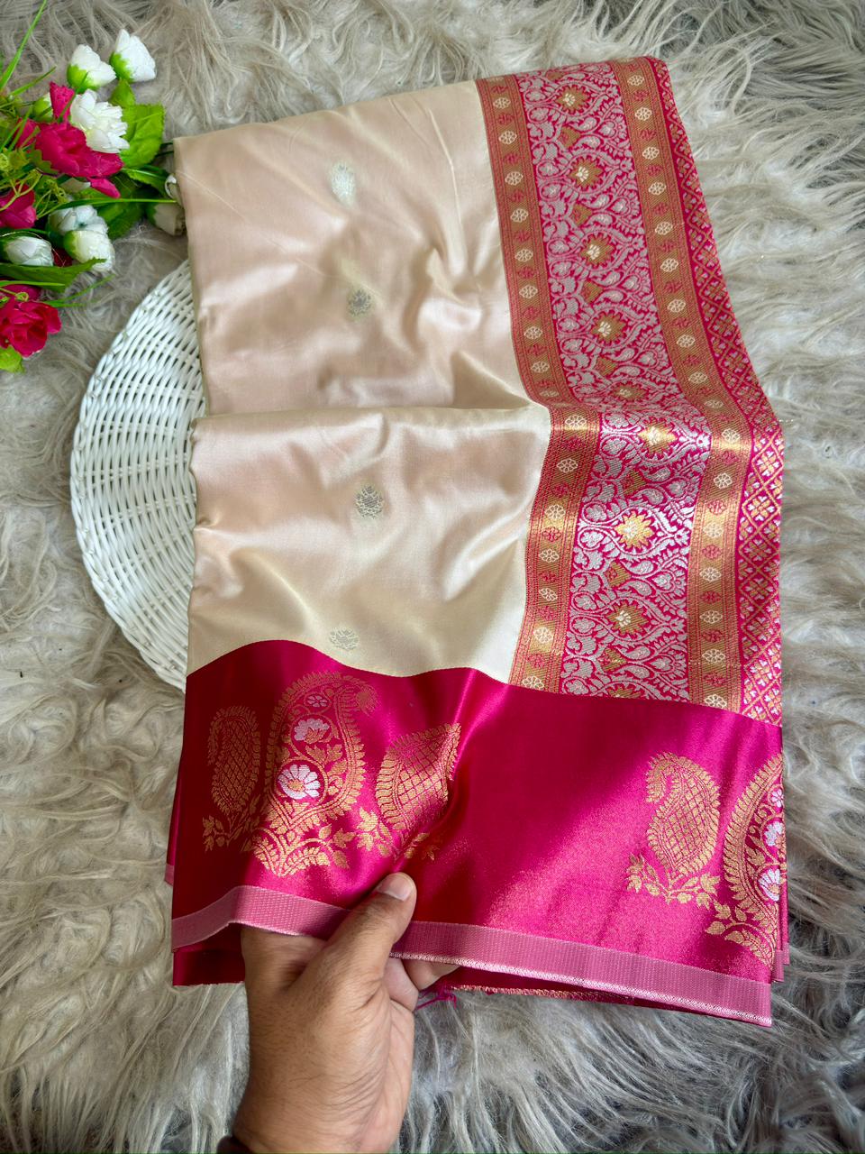 SA-7090 SOFT SILK FABRIC SAREE WITH BEAUTIFUL HEAVY DESIGN ON PALLU WITH SATIN BORDER WITH BLOUSE