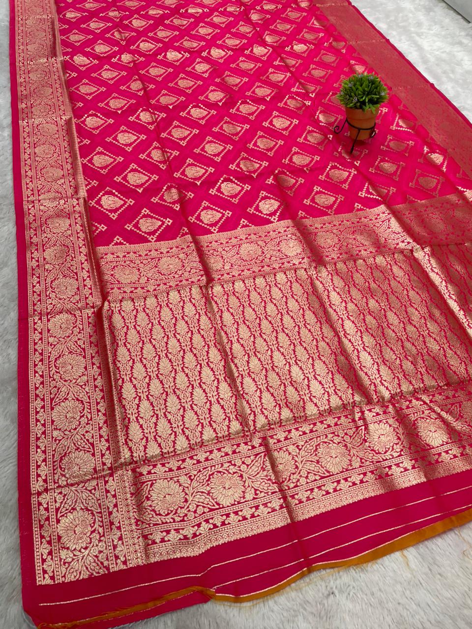 AJ-RATAN RAJ LITCHI KOTA FABRIC SAREE WITH RICH PALLU DESIGN WITH BANARSHI ZARI WORK WITH BUTTI BLOUSE