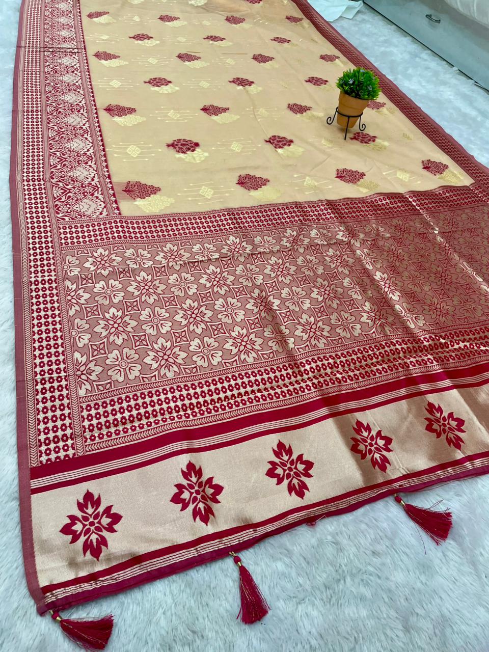 AJ-KIANA SOFT KOTA FABRIC SAREE WITH LAGNI PATTA DESIGN WITH RICH PALLU DESIGN WITH CONTRAST PALLU AND BLOUSE WITH BUTTI BLOUSE