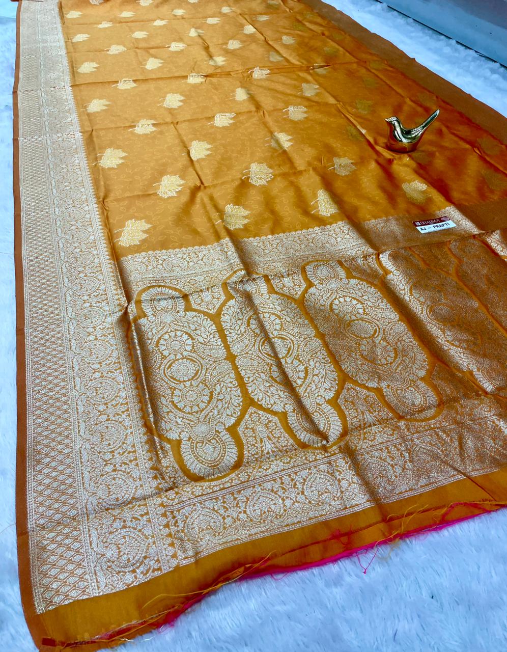AJ-PRAPTI LITCHI KOTA FABRIC SAREE WITH RICH PALLU DESIGN WITH BANARSHI ZAREE WITH BEAUTIFUL FLOWER DESIGN WITH BUTTI BLOUSE