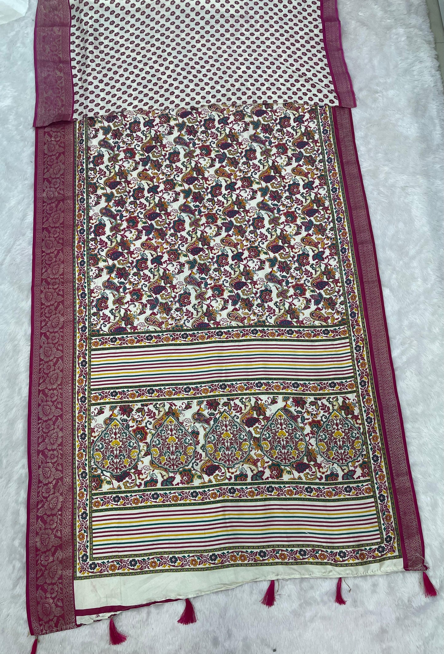 PRINT-3257 DOLA JACUARD FABRIC SAREE WITH WHITE COMMON AND RICH PALLU DESIGN WITH BEAUTIFUL KASHMIRI PATTERN DESIGN WITH 6.30 MTR CUT WITH BUTTI BLOUSE AND TASSELS