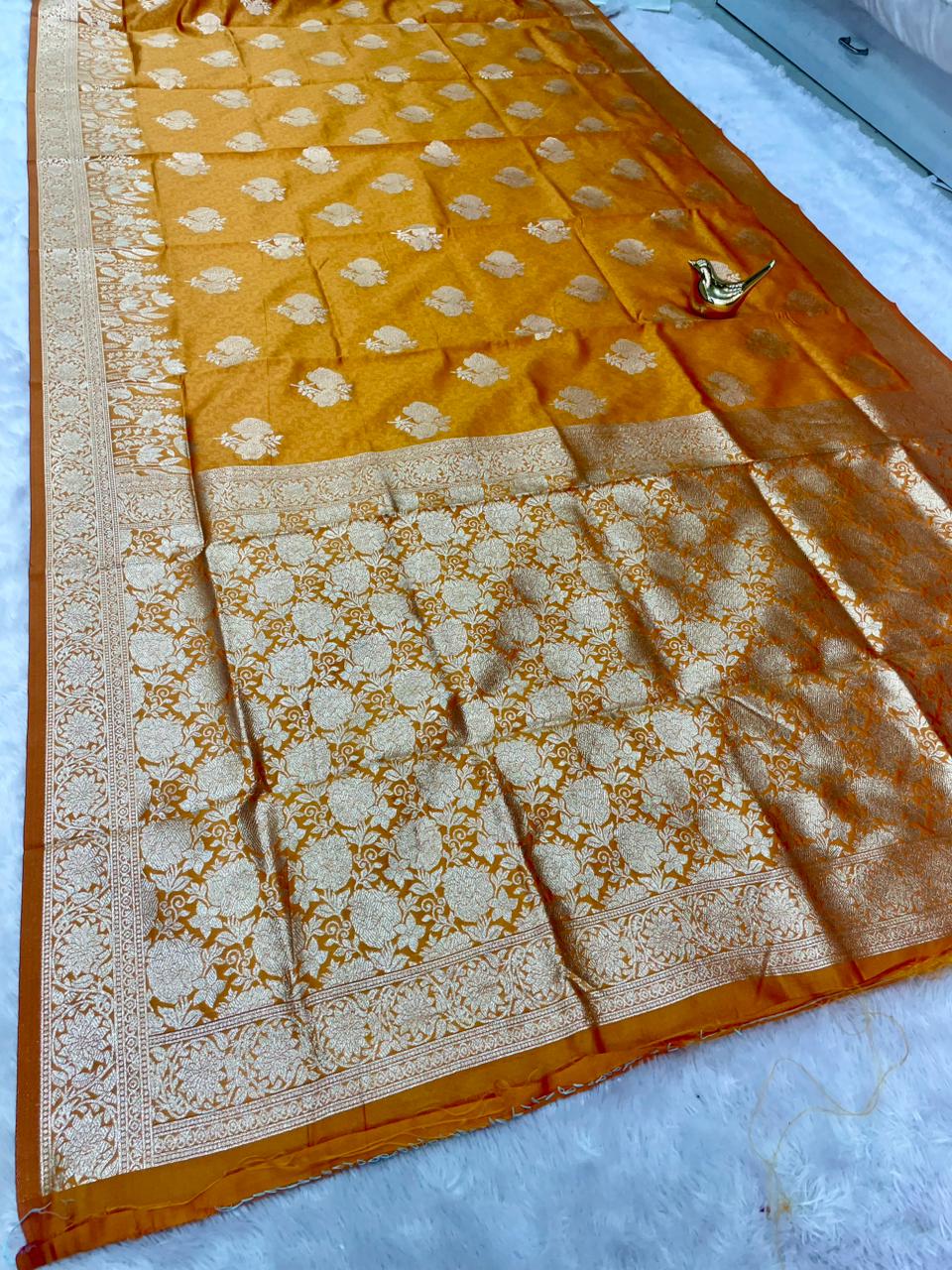 AJ-KUSUM LITCHI KOTA FABRIC SAREE WITH BANARSHI ZARI WORK WITH RICH PALLU DESIGN WITH BEAUTIFUL FLOWER DESIGN WITH BUTTI BLOUSE