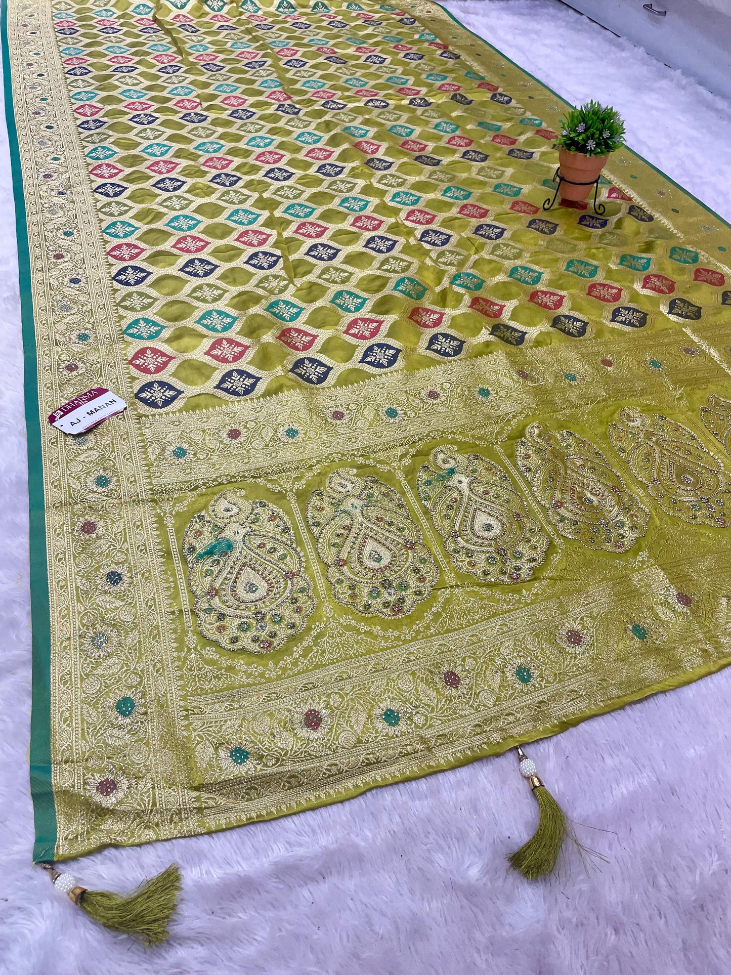 AJ-MANAN SATIN SILK FABRIC SAREE WITH HEAVY JARKAN WORK WITH RICH PALLU DESIGN WITH RANGKAT DESIGNE WITH MEENAKARI WOEK WITH PIPING AND LARKAN WITH BLOUSE