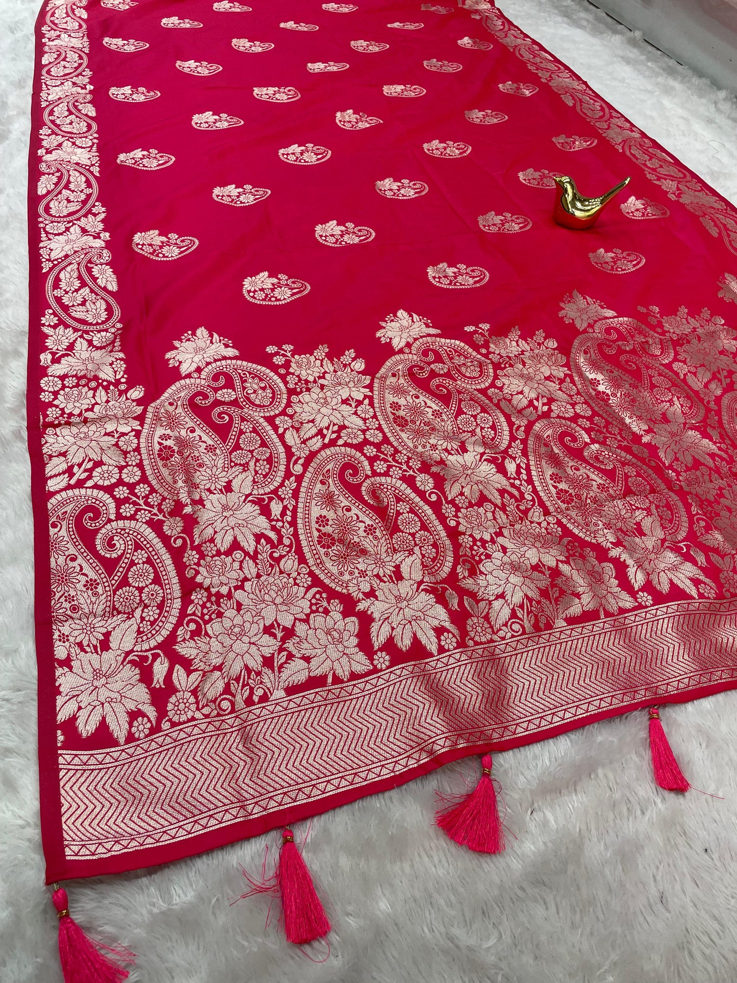 AJ-PRANIKA SOFT SILK FABRIC SAREE WITH HEAVY ZARI WORK WITH OPEN PALLU DESIGN WITH CARRY DESIGN ON ALL OVER ON SAREE WITH HEAVY BROCADE BLOUSE WITH TASSELS