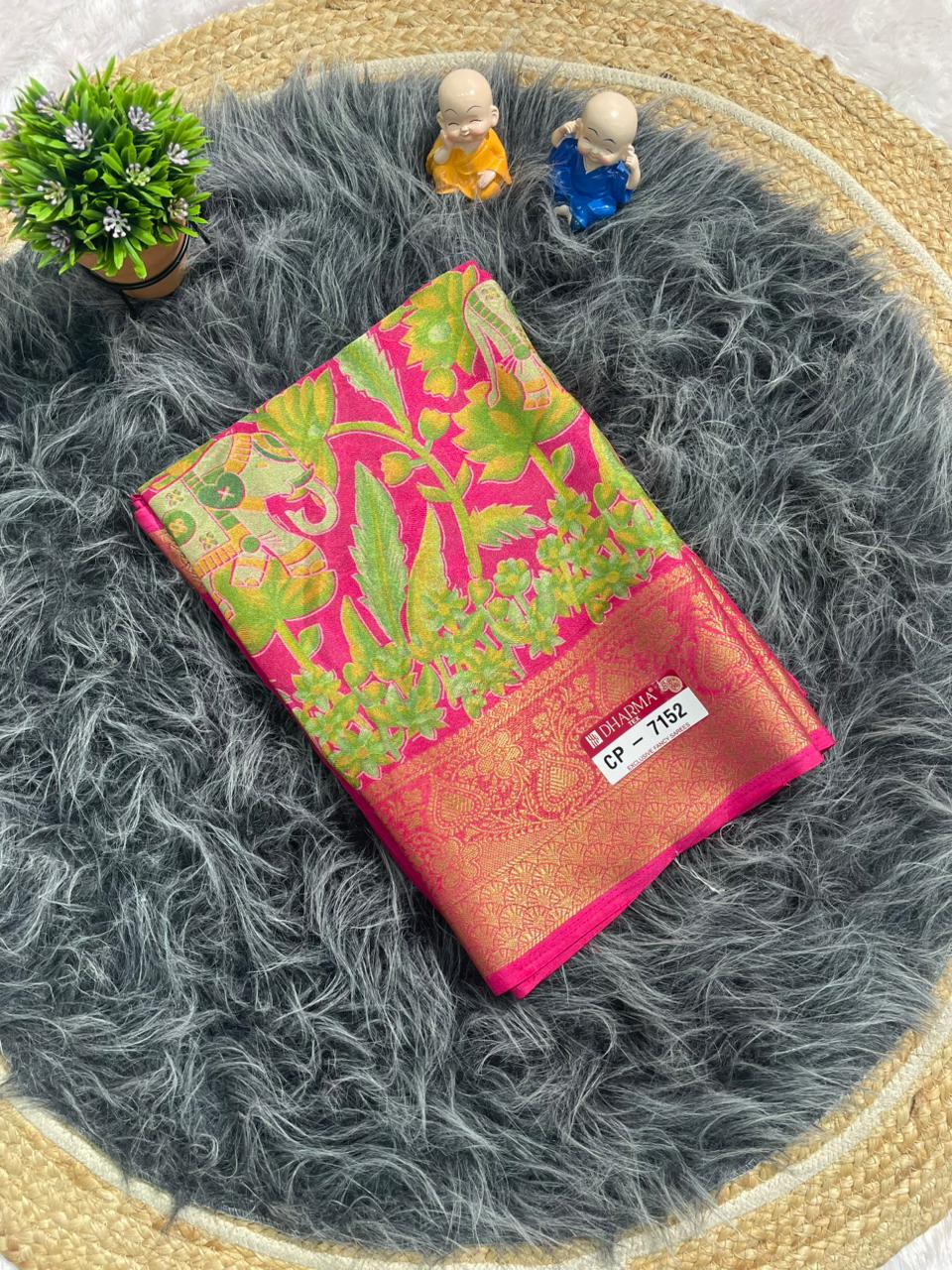 CP-7152 MARSHMALLOW FABRIC SAREE WITH BEAUTIFUL FLORAL AND GAJRAJ DESIGN WITH DOTTED PATTERNS AND GOLDEN ZARI WORK WITH BLOUSE