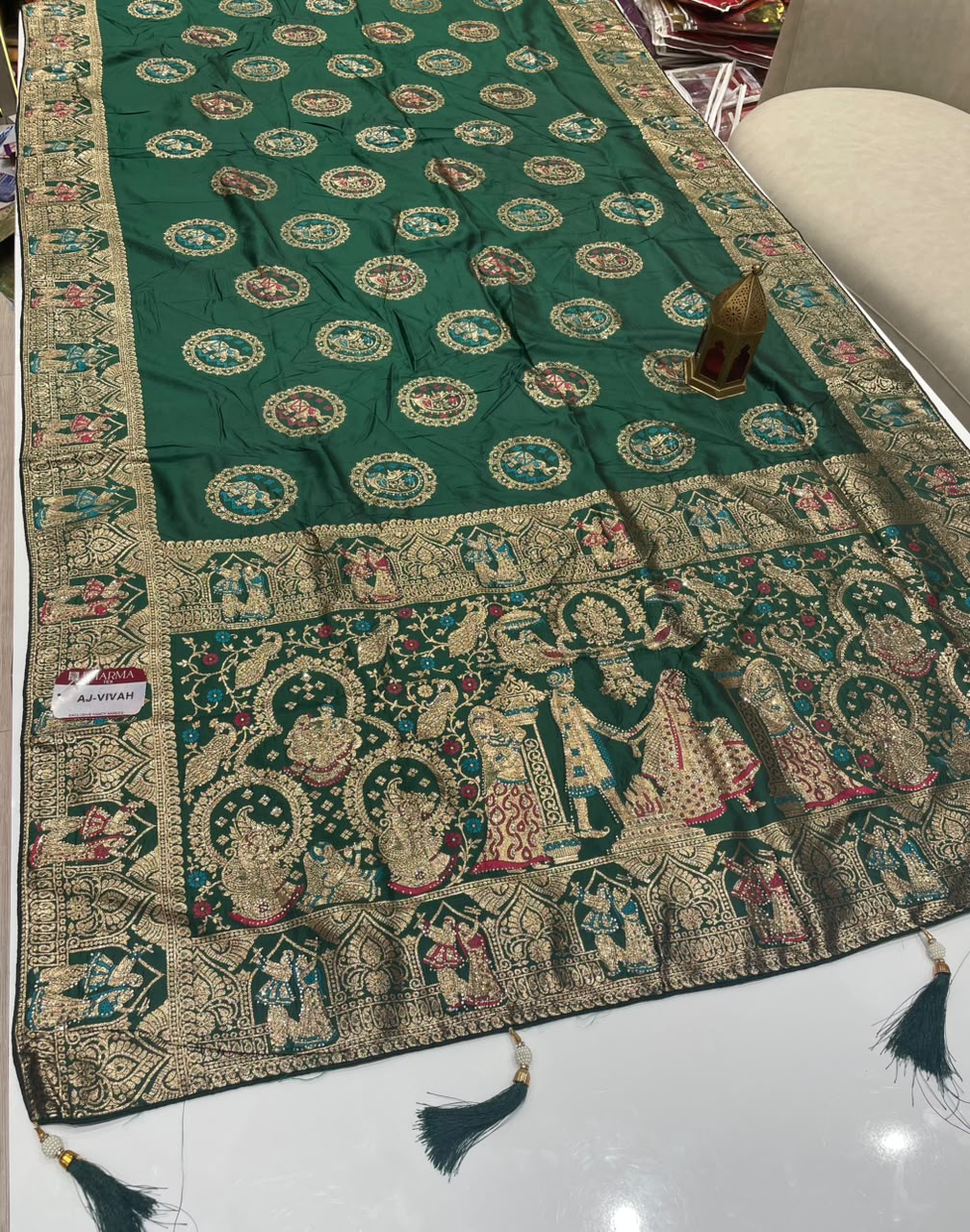 AJ-VIVAH SOFT SILK SAREE WITH BARAT PRINT WITH SIROSKE WORK AND GAJRAJ DESIGN ON BAHU AND BEAUTIFUL DAAMAN DESIGN