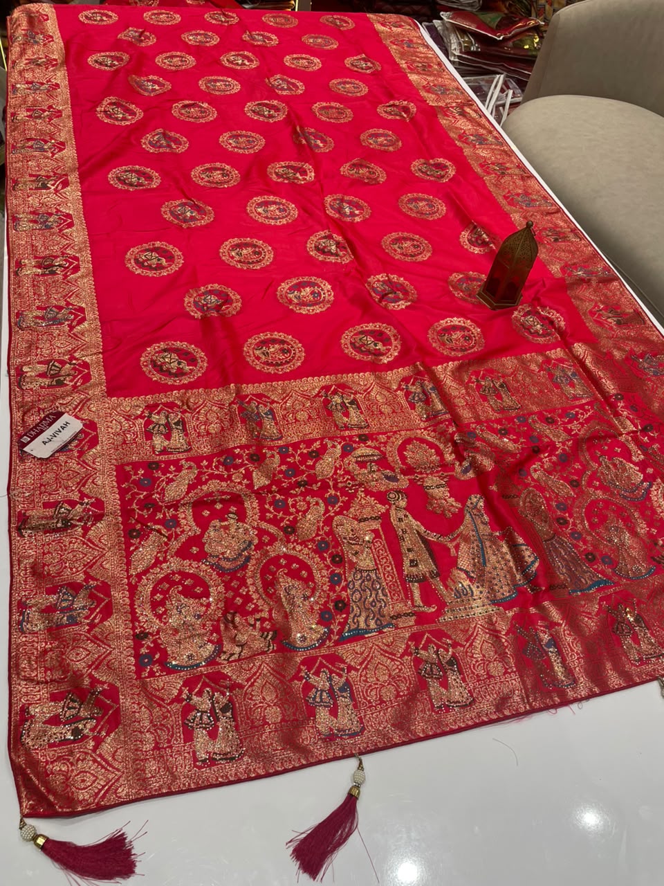 AJ-VIVAH SOFT SILK SAREE WITH BARAT PRINT WITH SIROSKE WORK AND GAJRAJ DESIGN ON BAHU AND BEAUTIFUL DAAMAN DESIGN