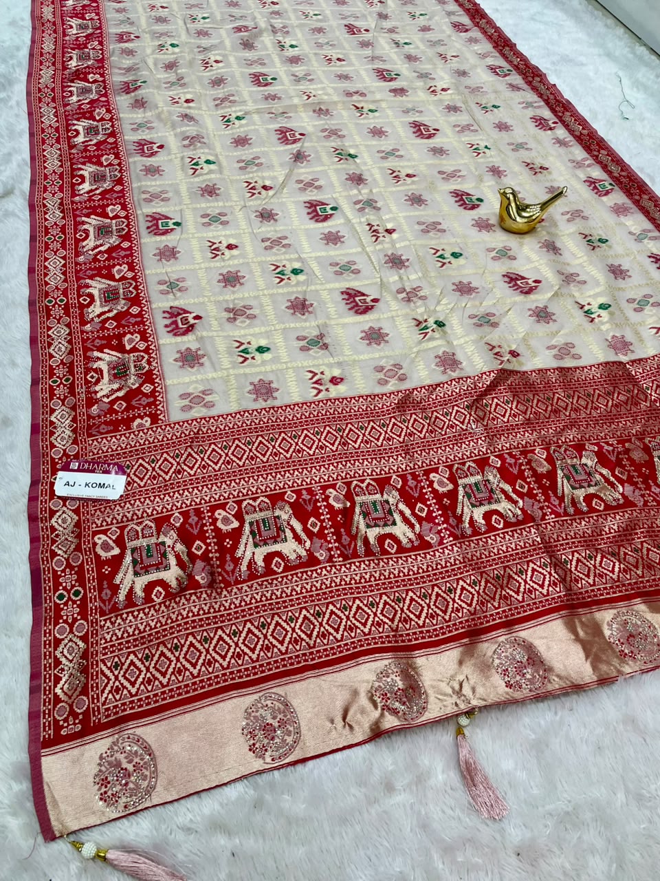 AJ-KOMAL COTTON FABRIC SAREE WITH BEAUTIFUL RICH PALLU DESIGN WITH BEAUTIFUL PATOLA DESIGN WITH LAGNI PATTA WITH TASSELS AND BLOUSE