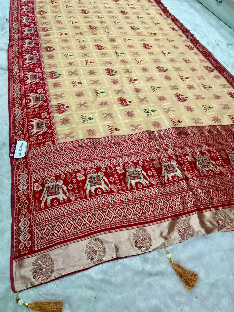 AJ-KOMAL COTTON FABRIC SAREE WITH BEAUTIFUL RICH PALLU DESIGN WITH BEAUTIFUL PATOLA DESIGN WITH LAGNI PATTA WITH TASSELS AND BLOUSE