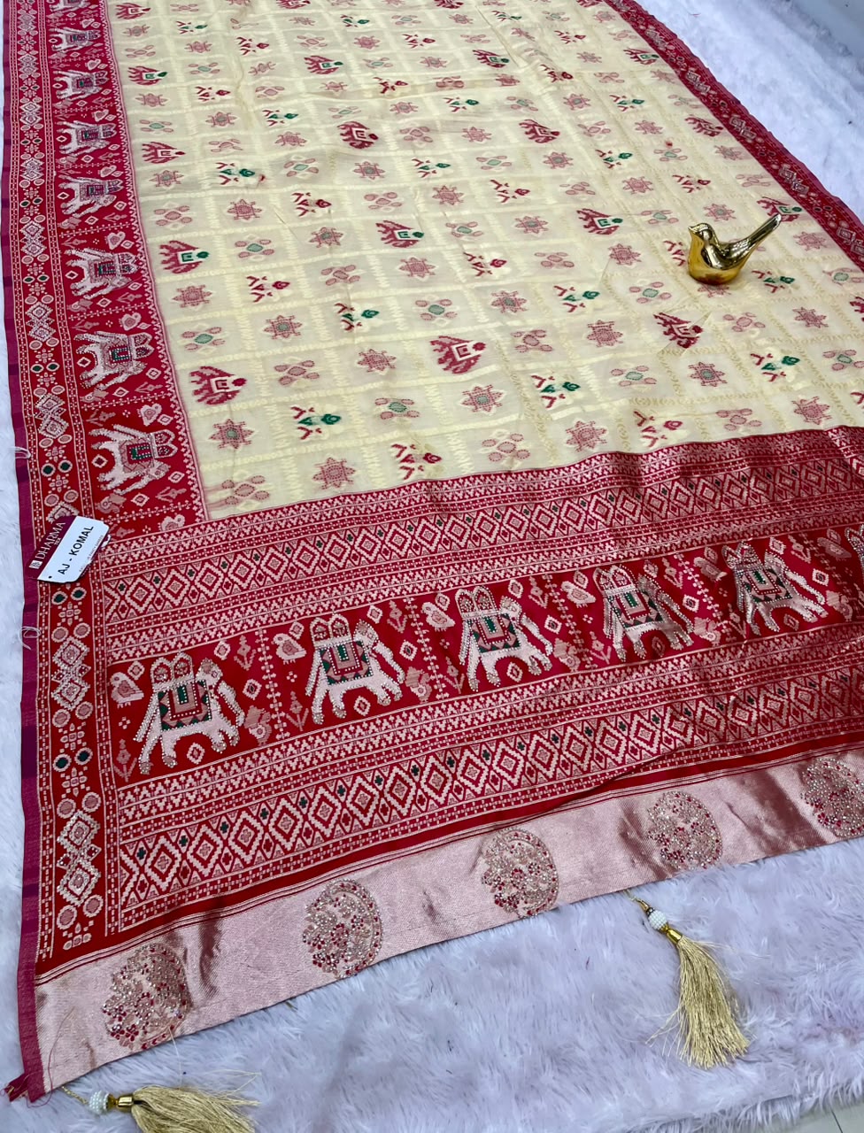 AJ-KOMAL COTTON FABRIC SAREE WITH BEAUTIFUL RICH PALLU DESIGN WITH BEAUTIFUL PATOLA DESIGN WITH LAGNI PATTA WITH TASSELS AND BLOUSE