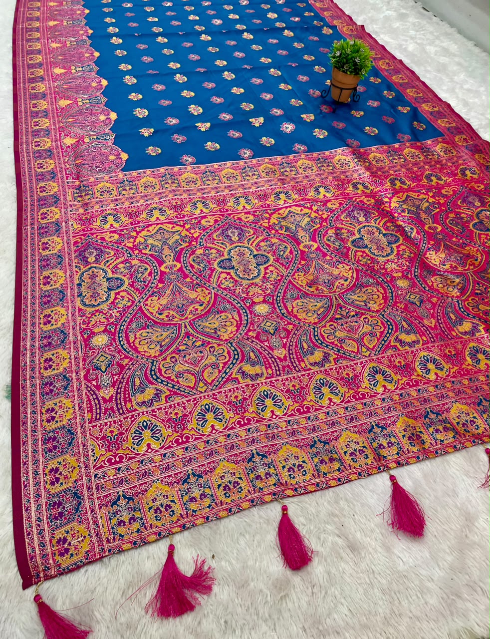 AJ-SHIVANI SOFT SILK FABRIC SAREE WITH HEAVU RICH PALLU DESIGN WITH DAMAN DESIGN WITH PIPING AND LATKAN WITH BLOUSE