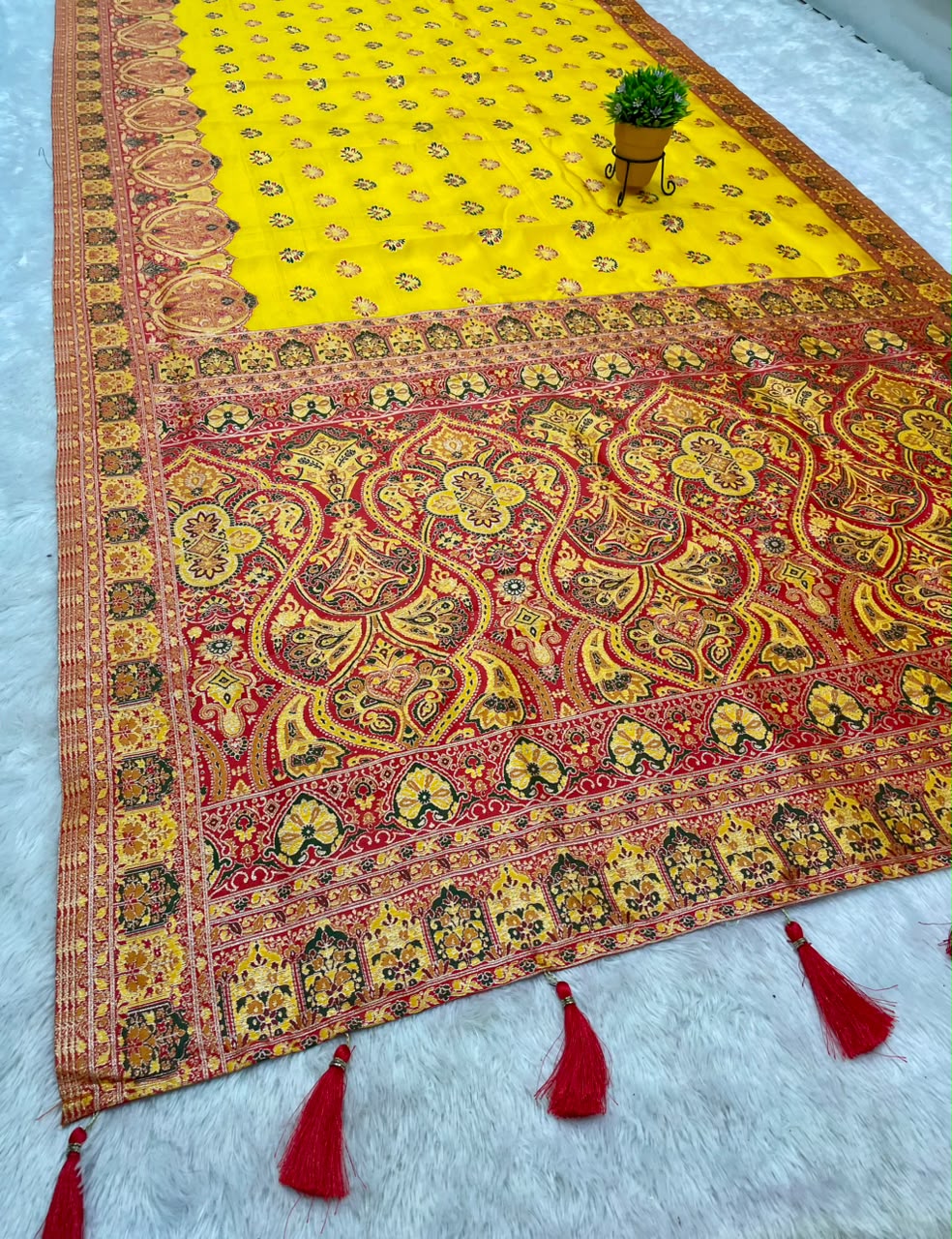 AJ-SHIVANI SOFT SILK FABRIC SAREE WITH HEAVU RICH PALLU DESIGN WITH DAMAN DESIGN WITH PIPING AND LATKAN WITH BLOUSE
