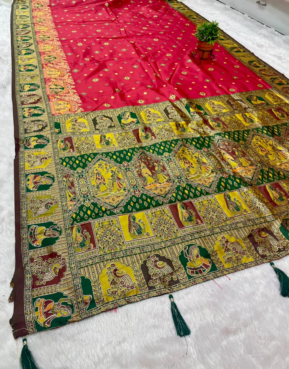 AJ-KAMINI SOFT SILK FABRIC SAREE WITH BEAUTIFUL RICH PALLU DESIGN WITH DAMAN DESIGN WITH PIPING AND LATKAN WITH BLOUSE