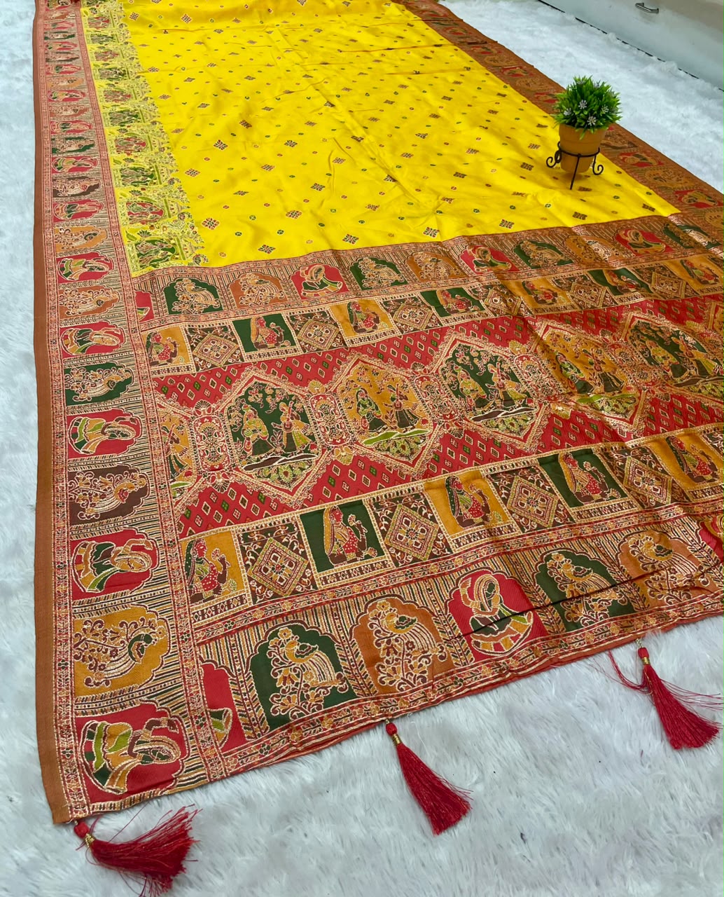 AJ-KAMINI SOFT SILK FABRIC SAREE WITH BEAUTIFUL RICH PALLU DESIGN WITH DAMAN DESIGN WITH PIPING AND LATKAN WITH BLOUSE