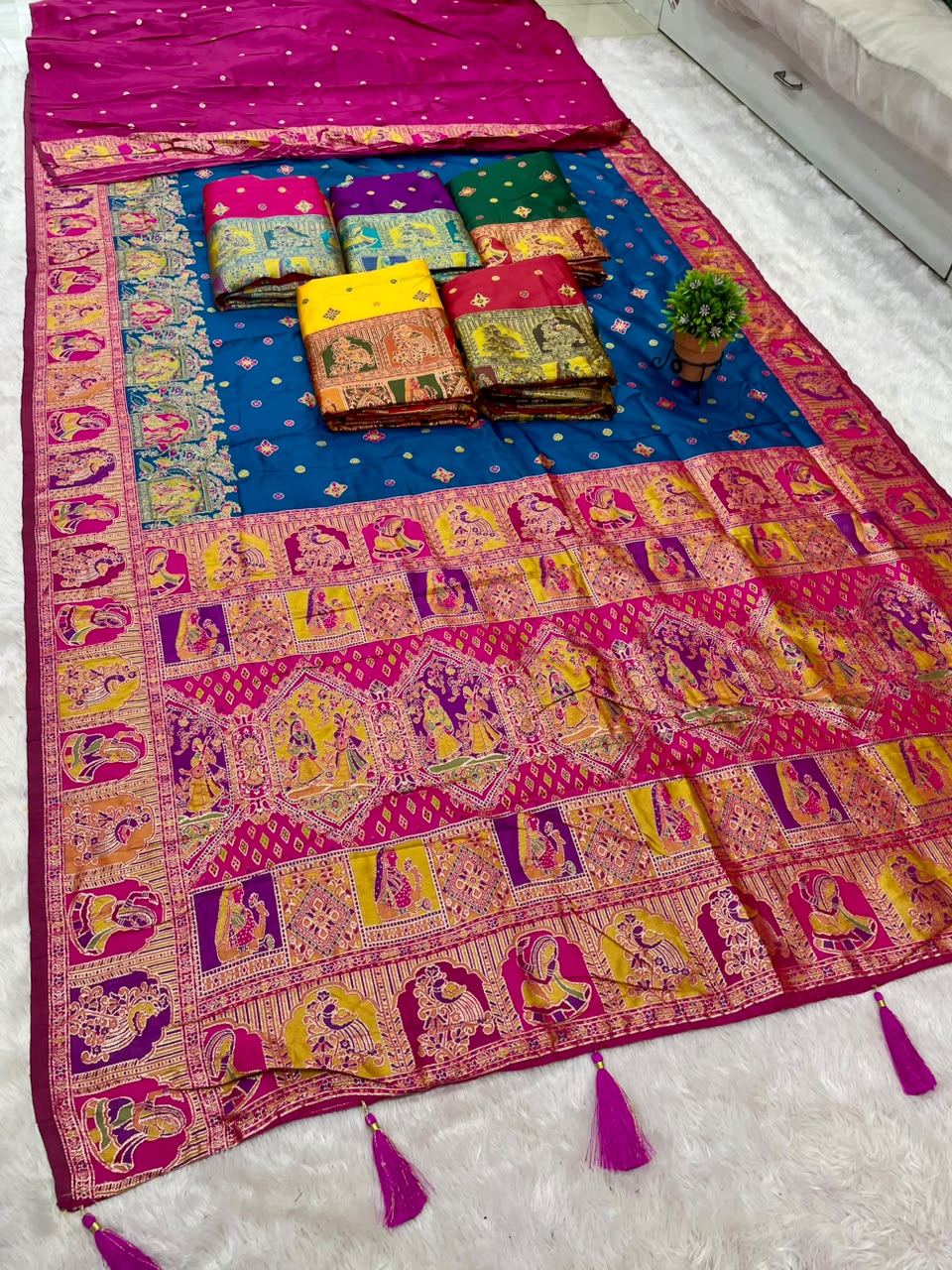 AJ-KAMINI SOFT SILK FABRIC SAREE WITH BEAUTIFUL RICH PALLU DESIGN WITH DAMAN DESIGN WITH PIPING AND LATKAN WITH BLOUSE